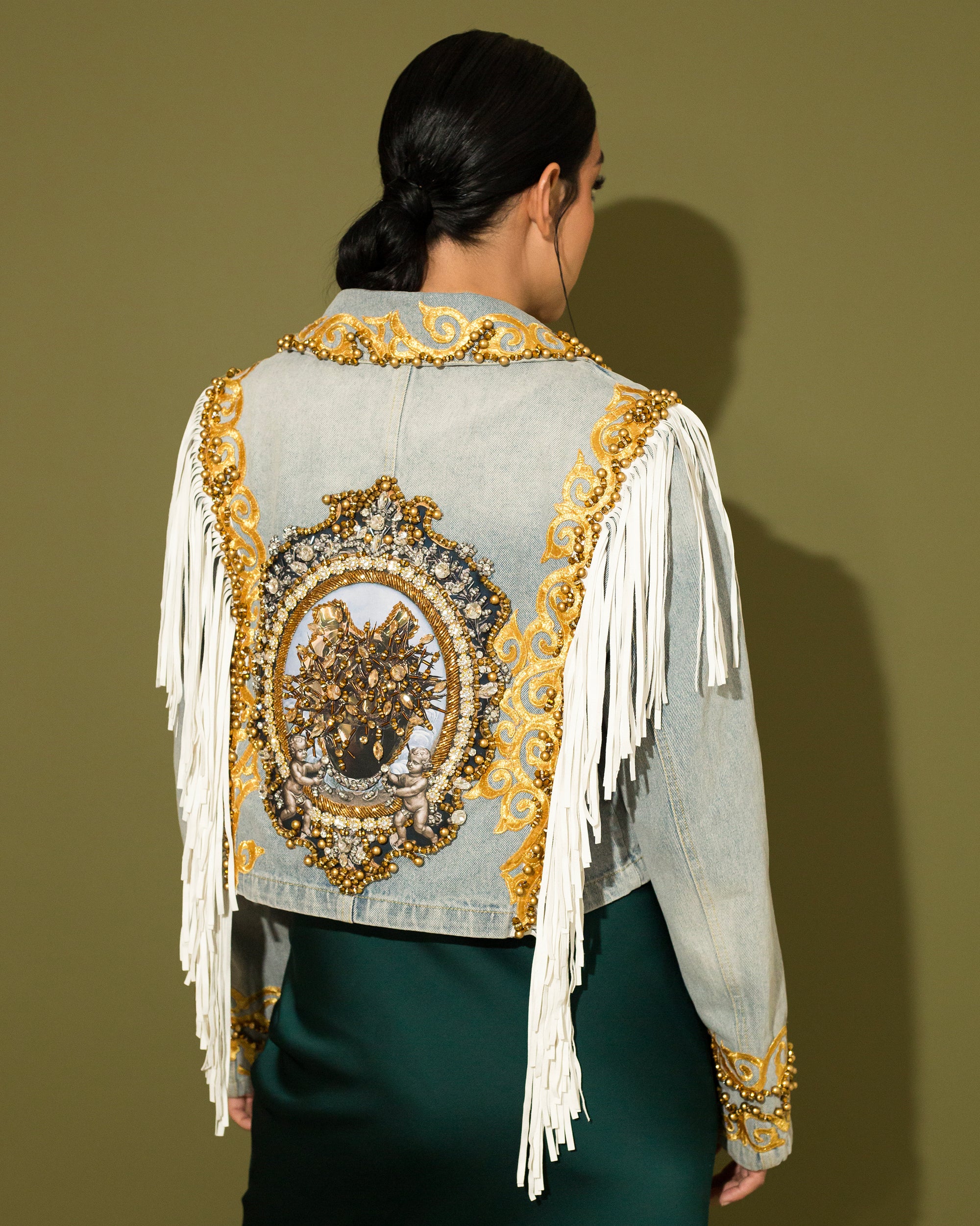 Denim jacket con flecos y grecas