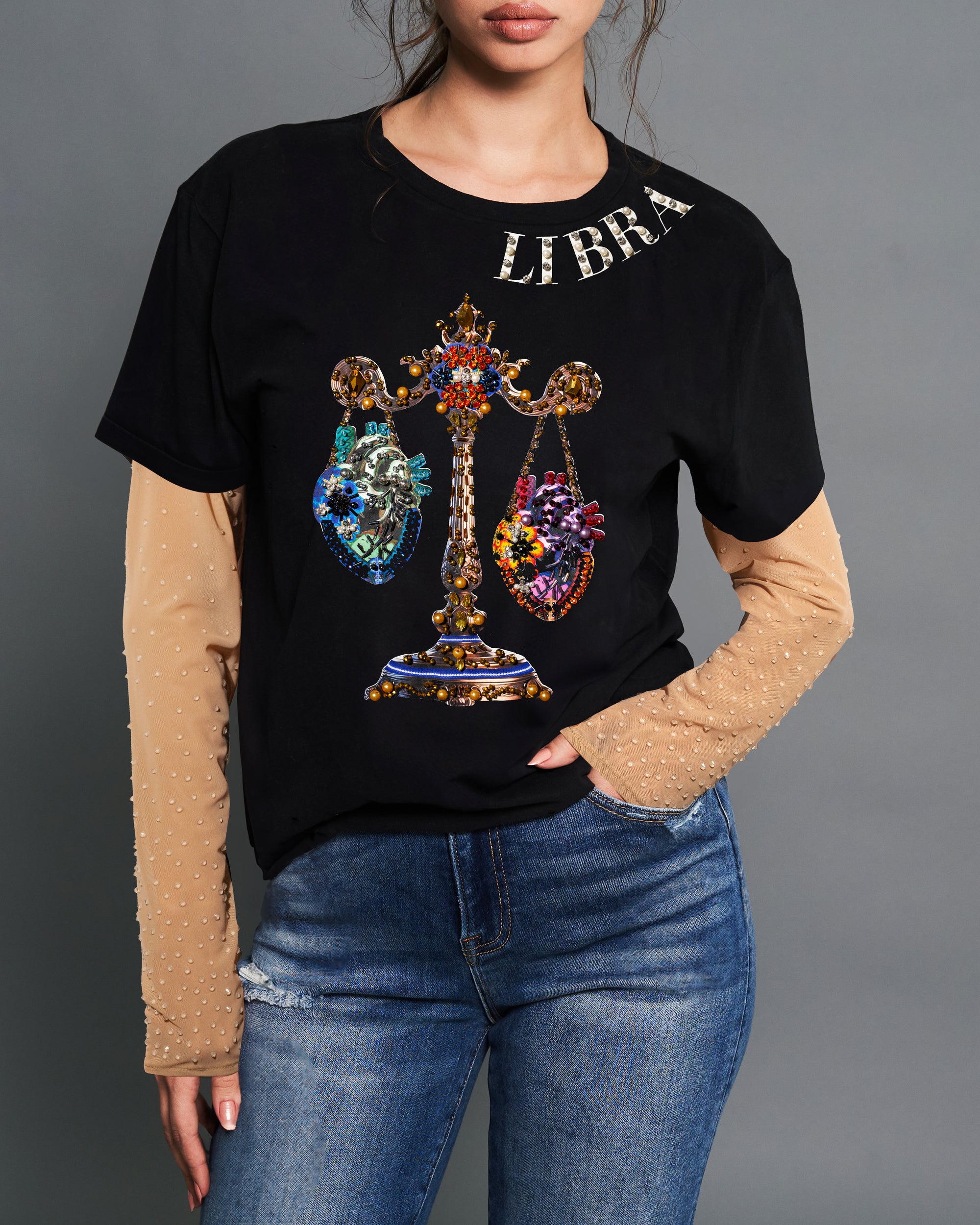 T shirt negra Libra con mangas de mesh bordadas