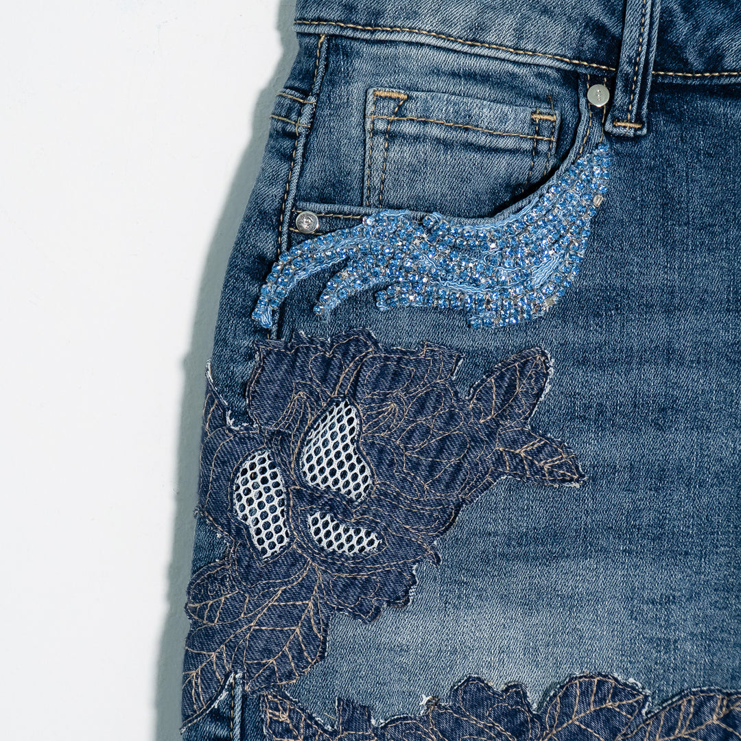 Denim mini skirt aplicaciones