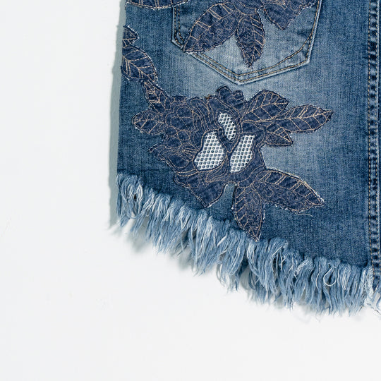 Denim mini skirt aplicaciones
