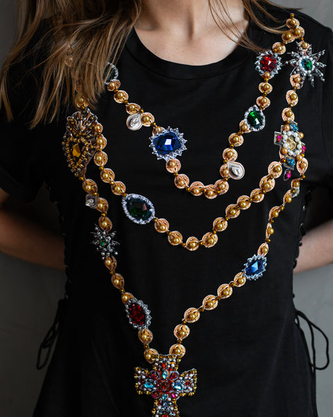 Blusa negra con cintillas rosary