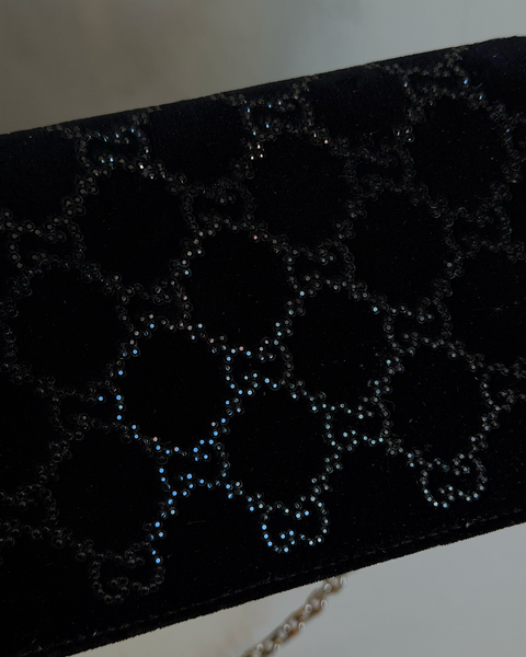 GG crystals clutch