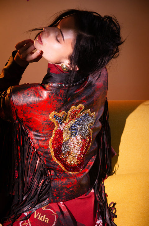 Chamarra con flecos roja con corazón
