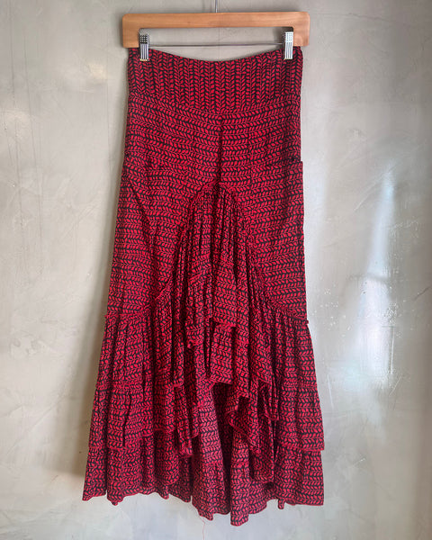 Falda roja con olanes