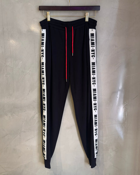 Jogger negro con cintura elástica