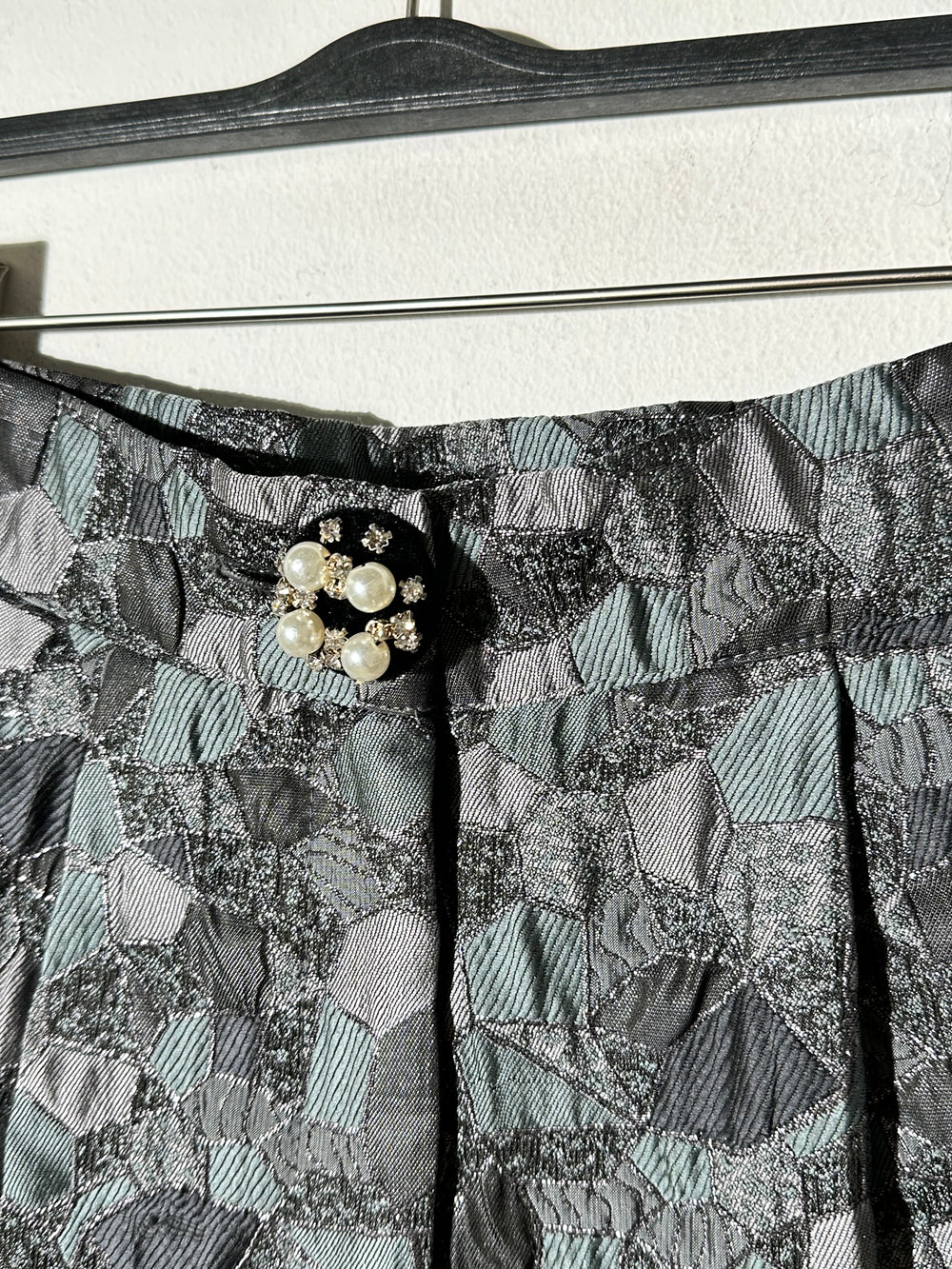 Short gris brocado
