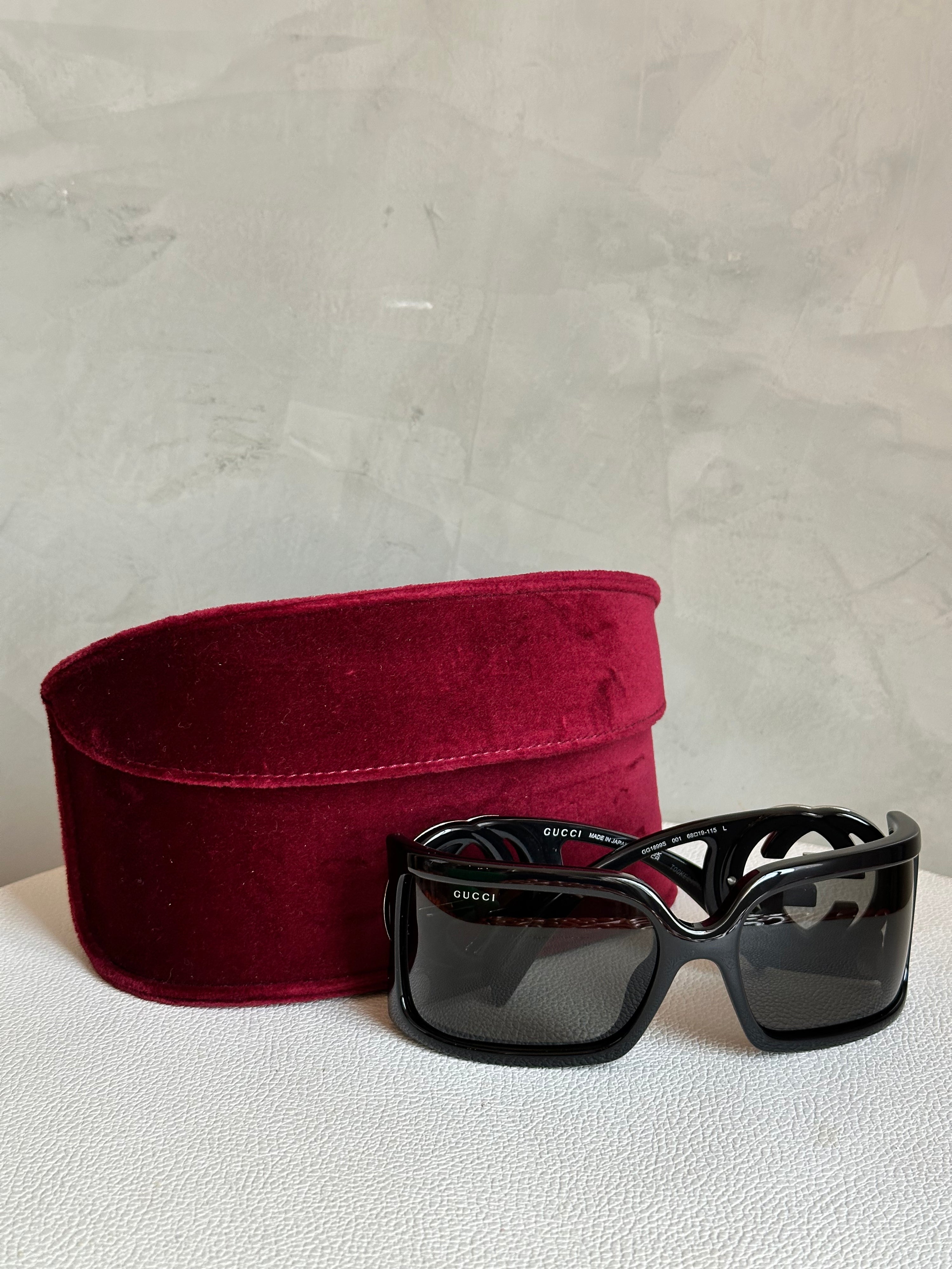 GUCCI Rectangular frame sunglasses