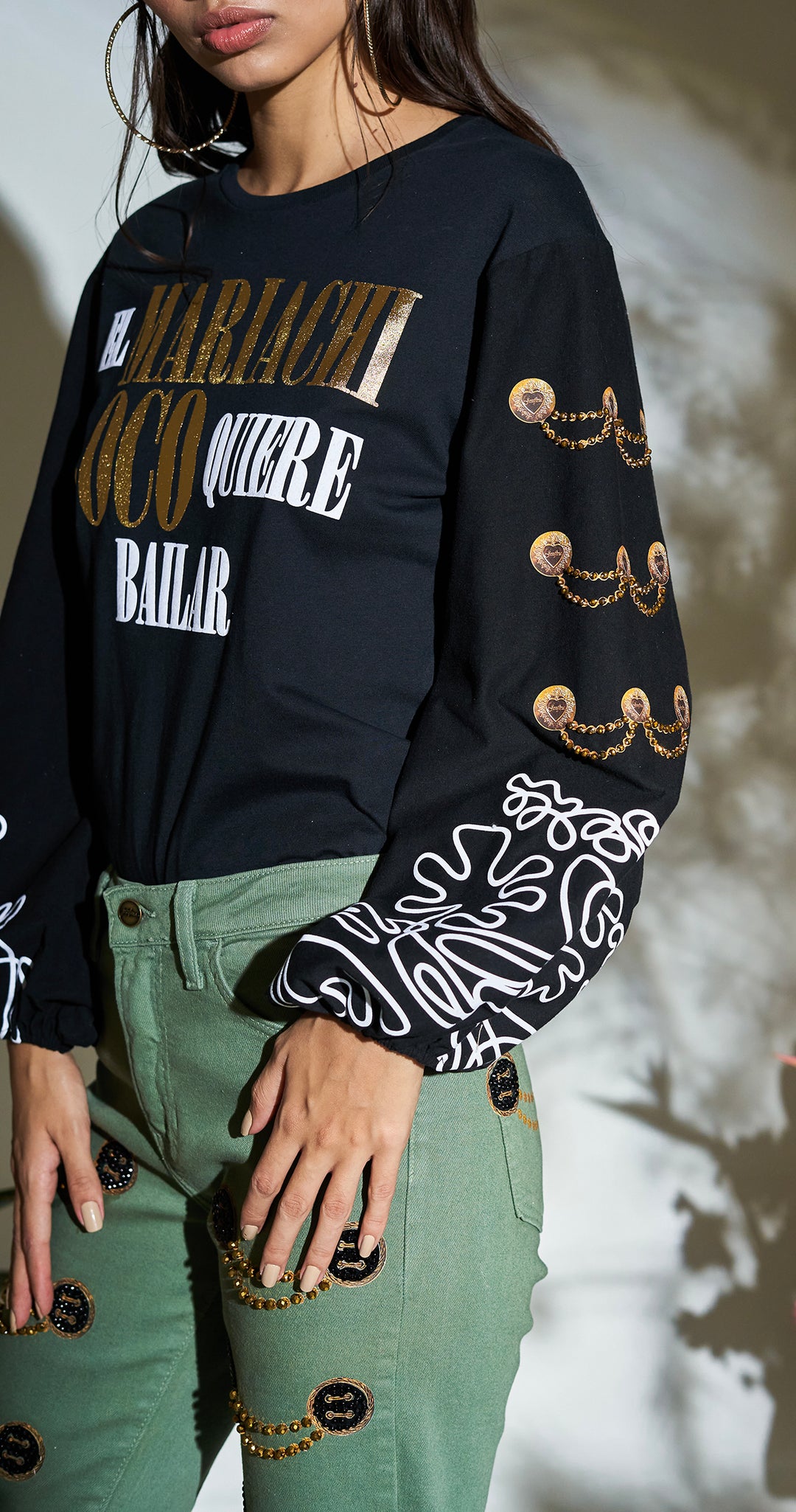 BLUSA MARIACHI LOCO CON MANGAS ABULLONADAS