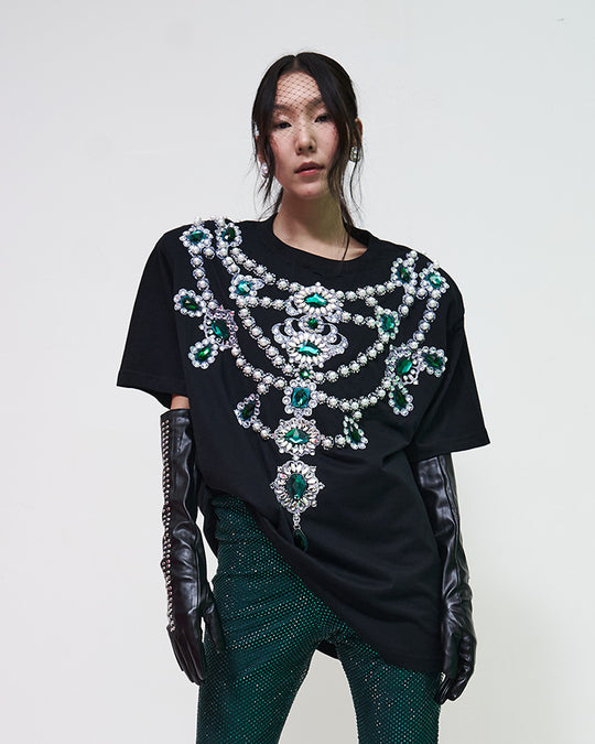 T shirt negra oversized con collar verde