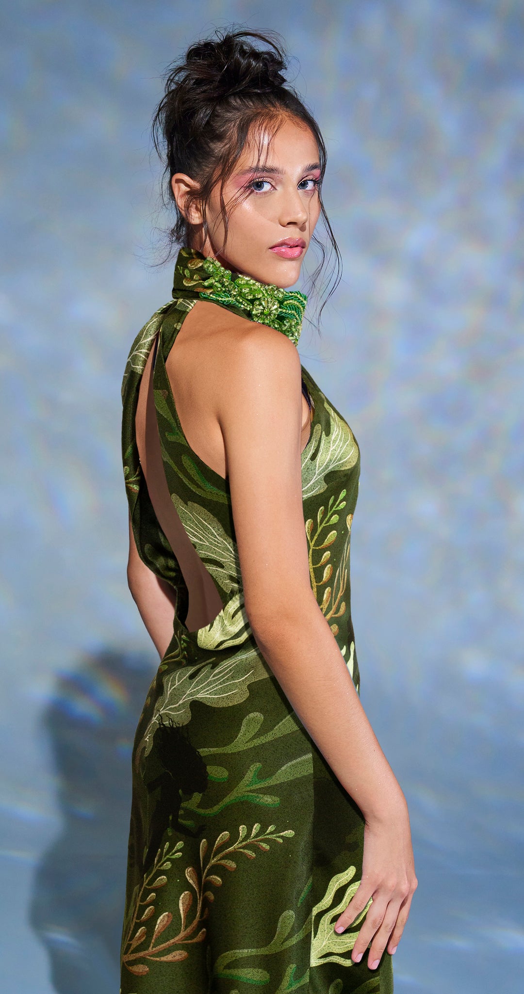 HALTER SATIN DRESS VERDE ALGAS