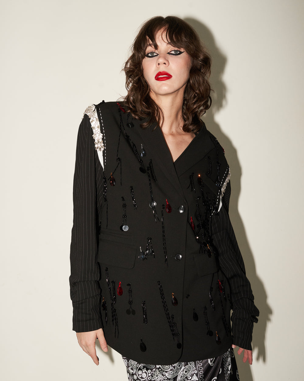 Blazer negro Fight like a girl con flecos bordados