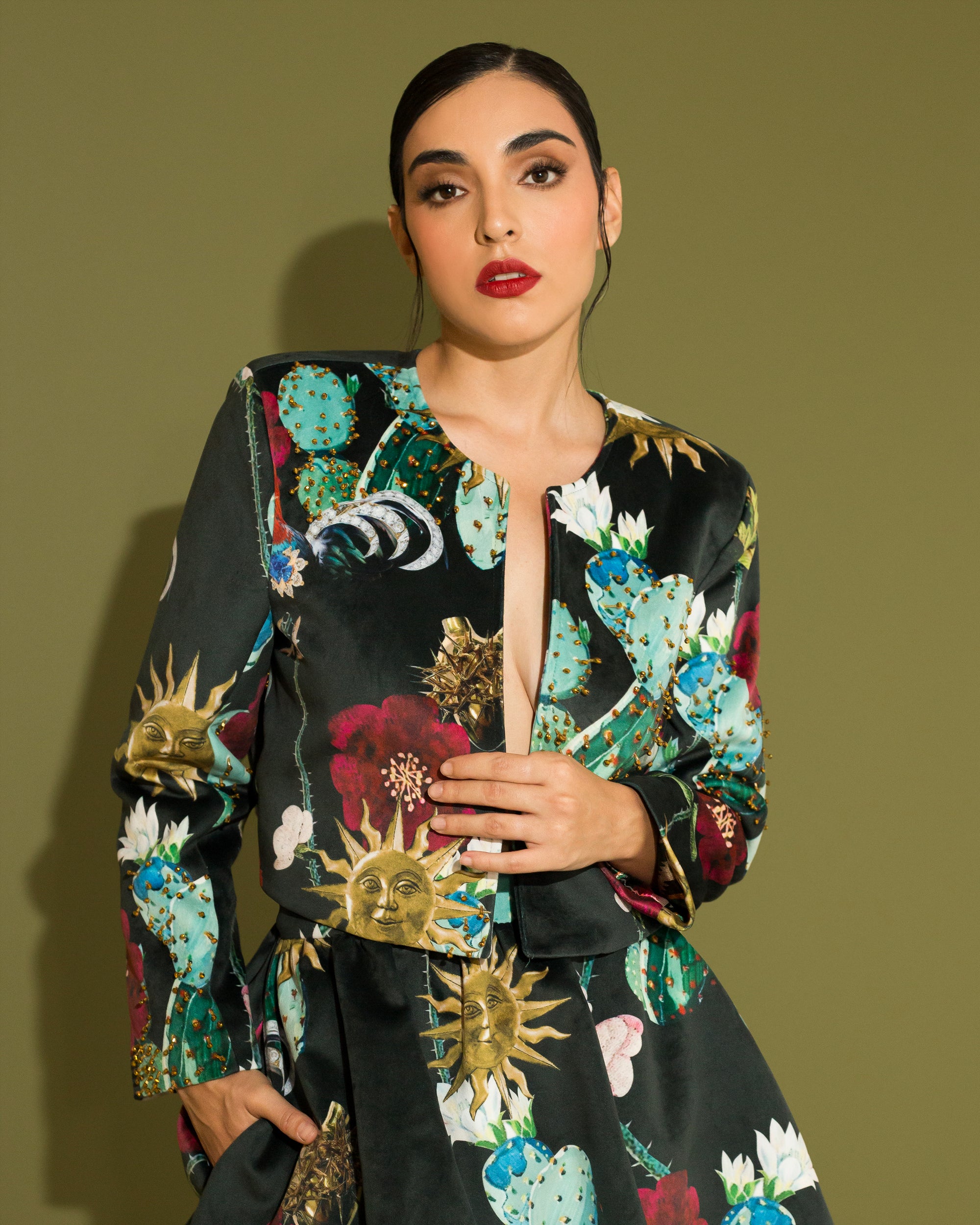 Blazer de velvet con flores y cactus