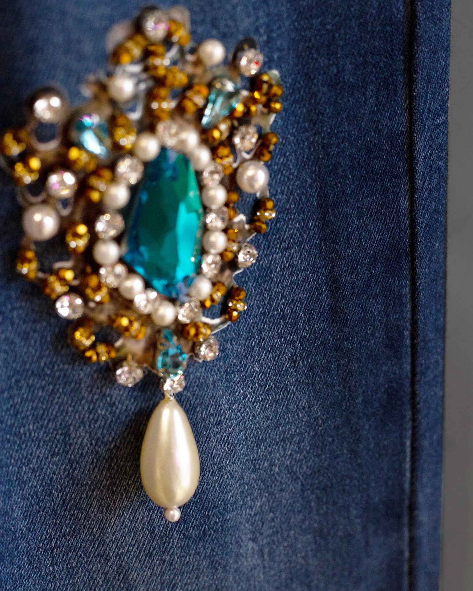Flared jeans charms y cruces