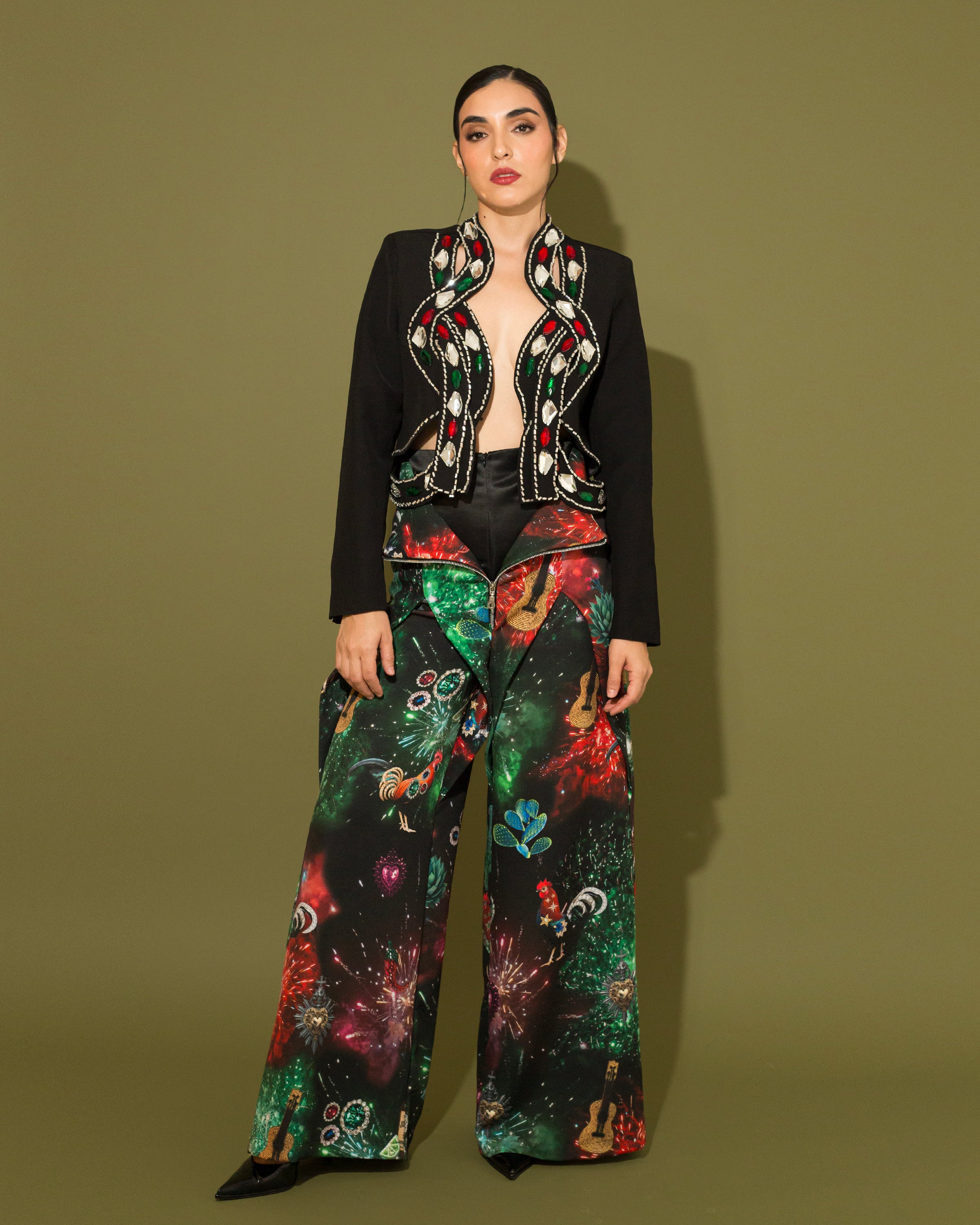 Blazer cut-out Negro con pedrería tricolor
