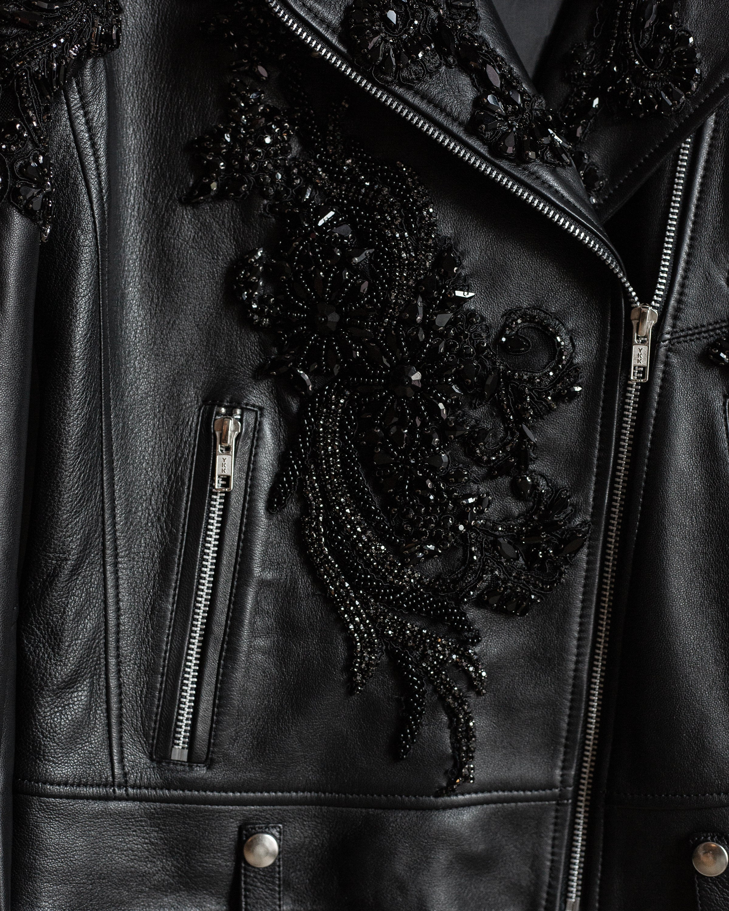 Biker jacket negra con cristales