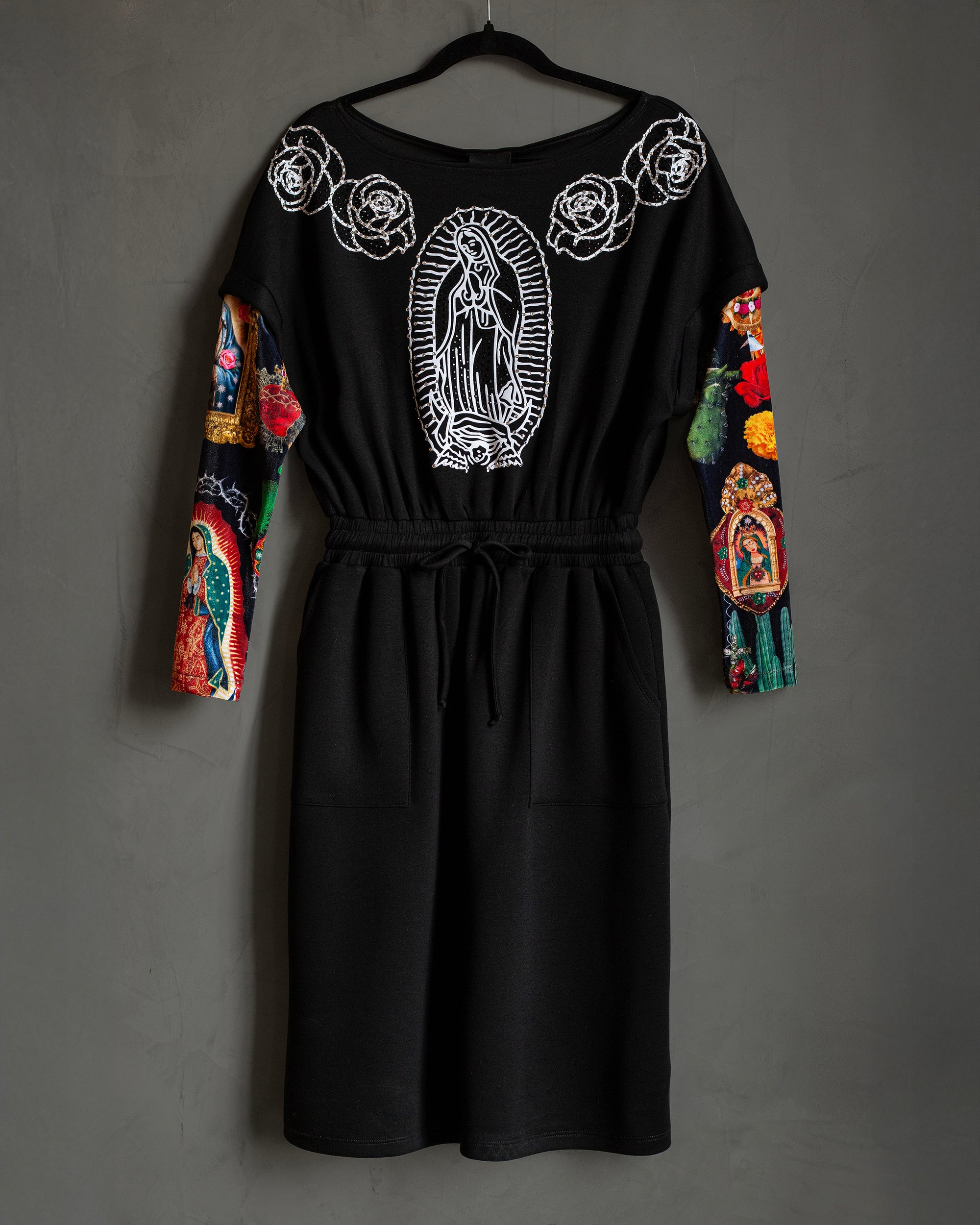 Vestido negro virgen con rosas