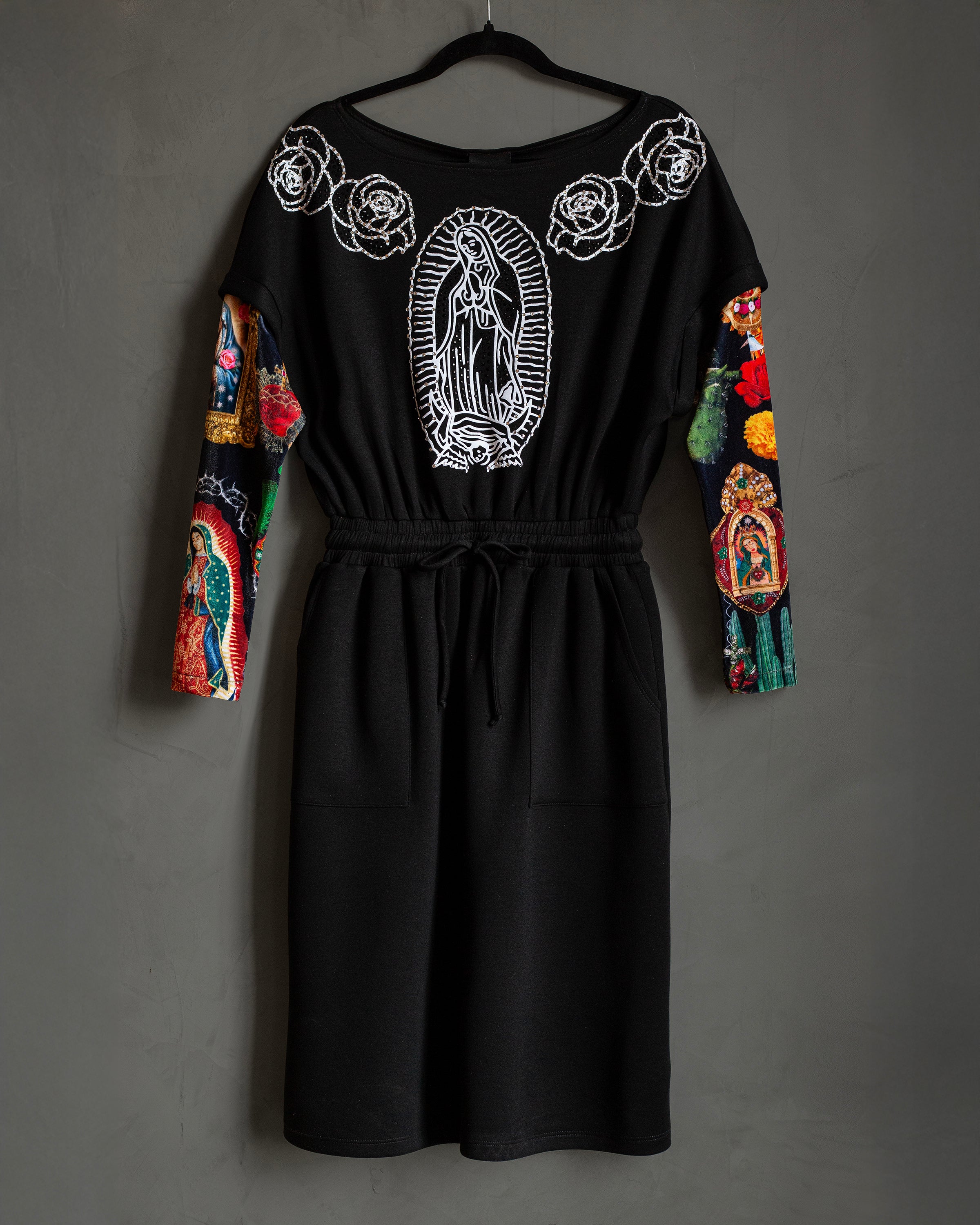 Vestido negro virgen con rosas