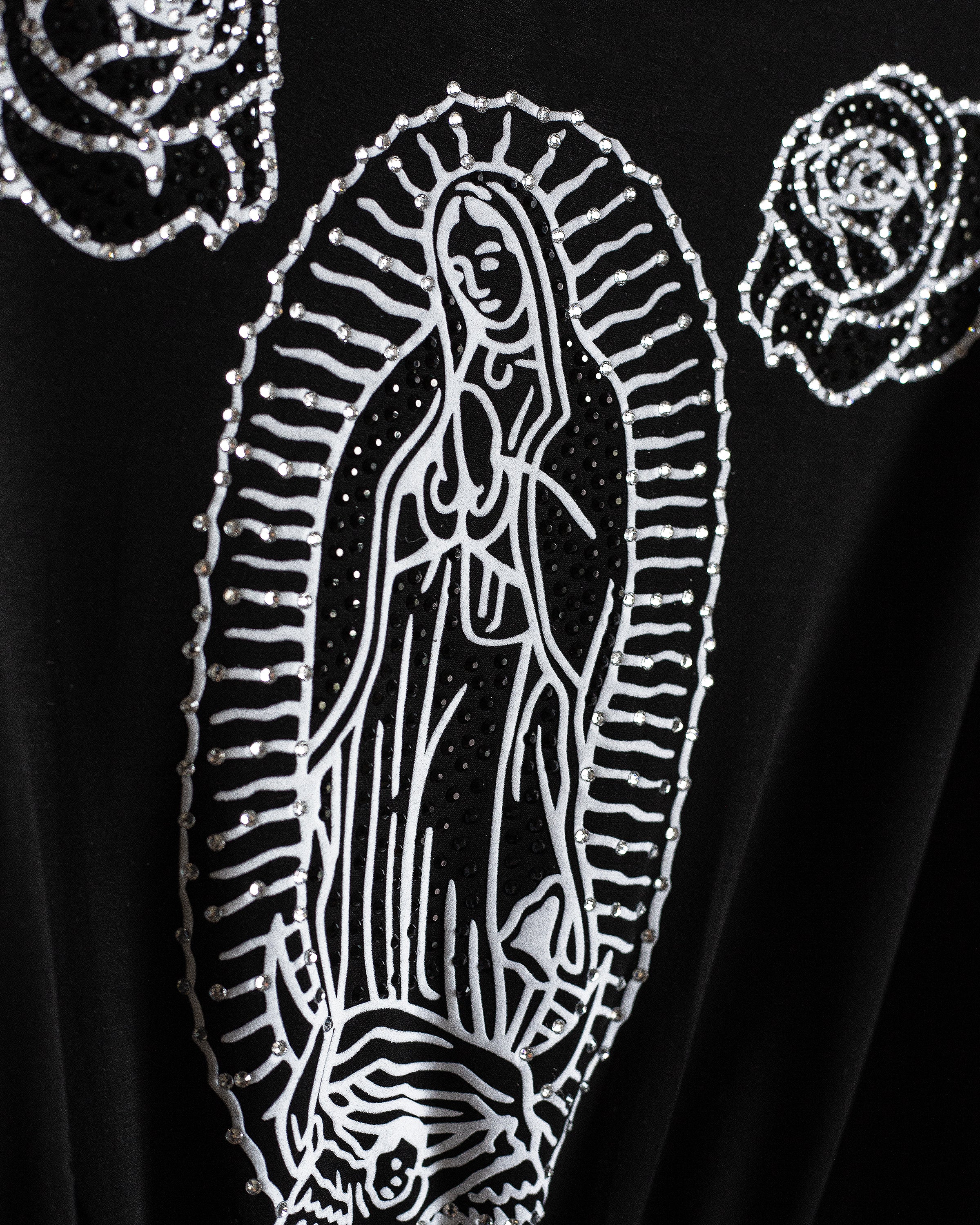 Vestido negro virgen con rosas