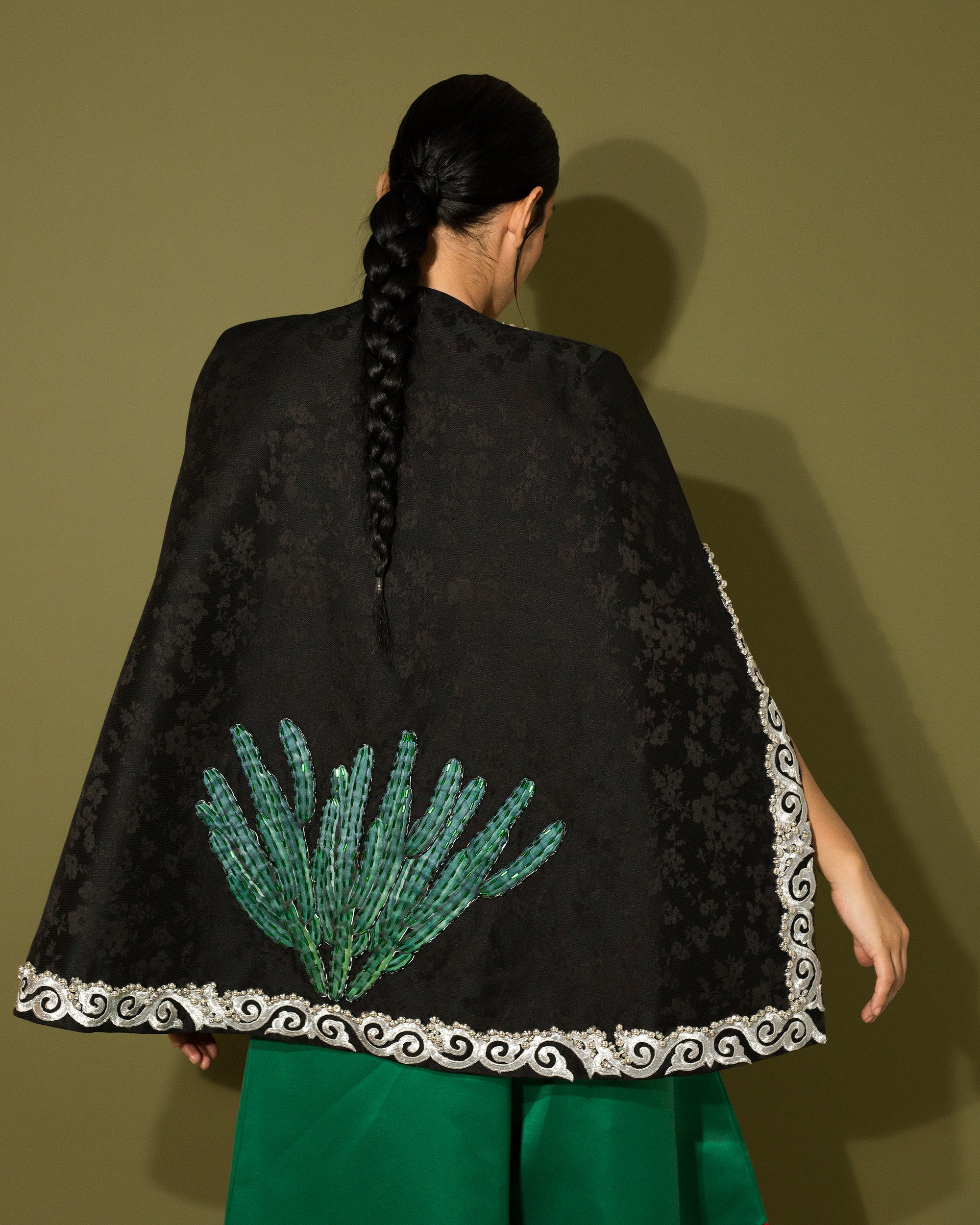 Blazer tipo capa con cactus