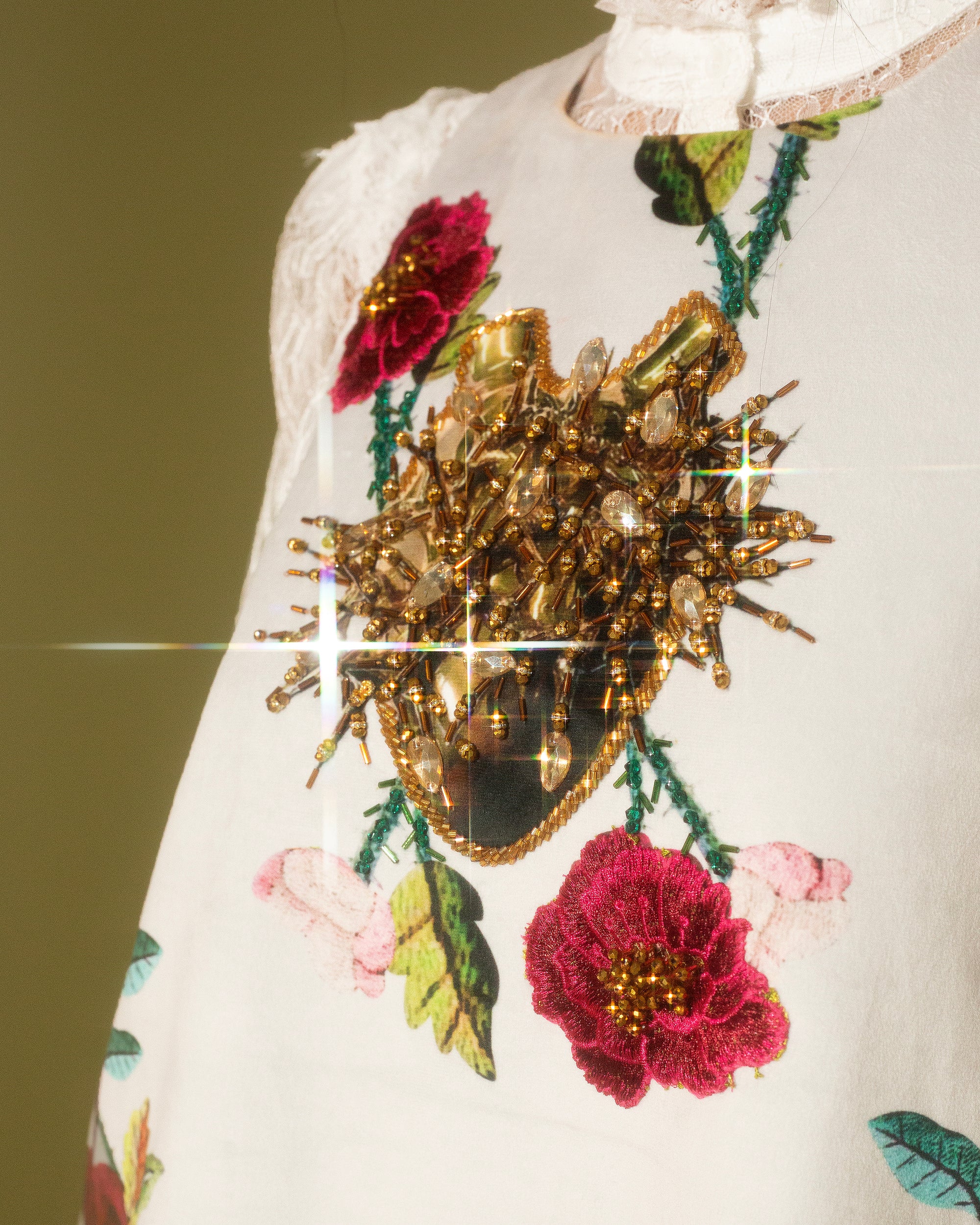 Vestido off white con cactus y flores