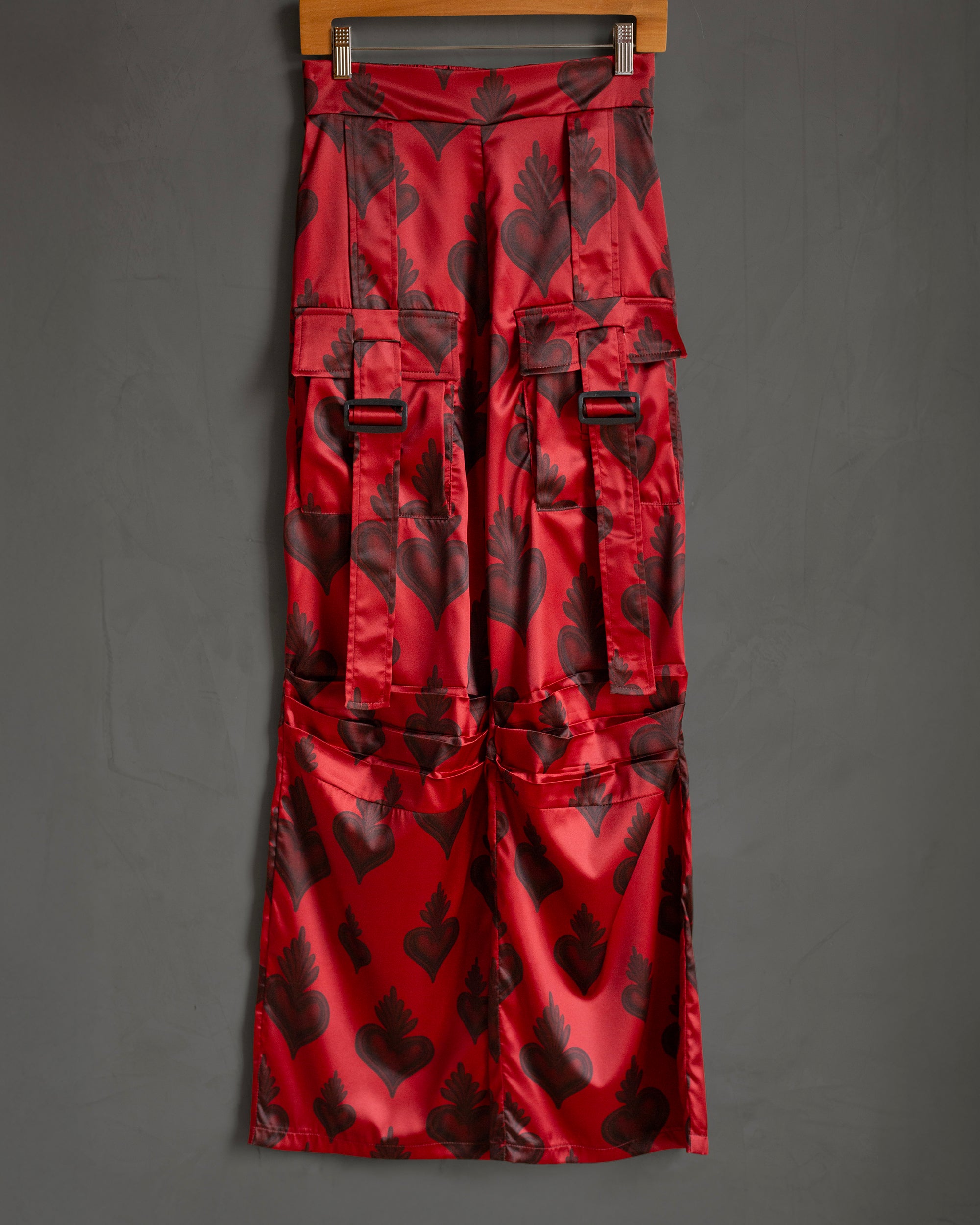 Cargo pants satin rojo corazones
