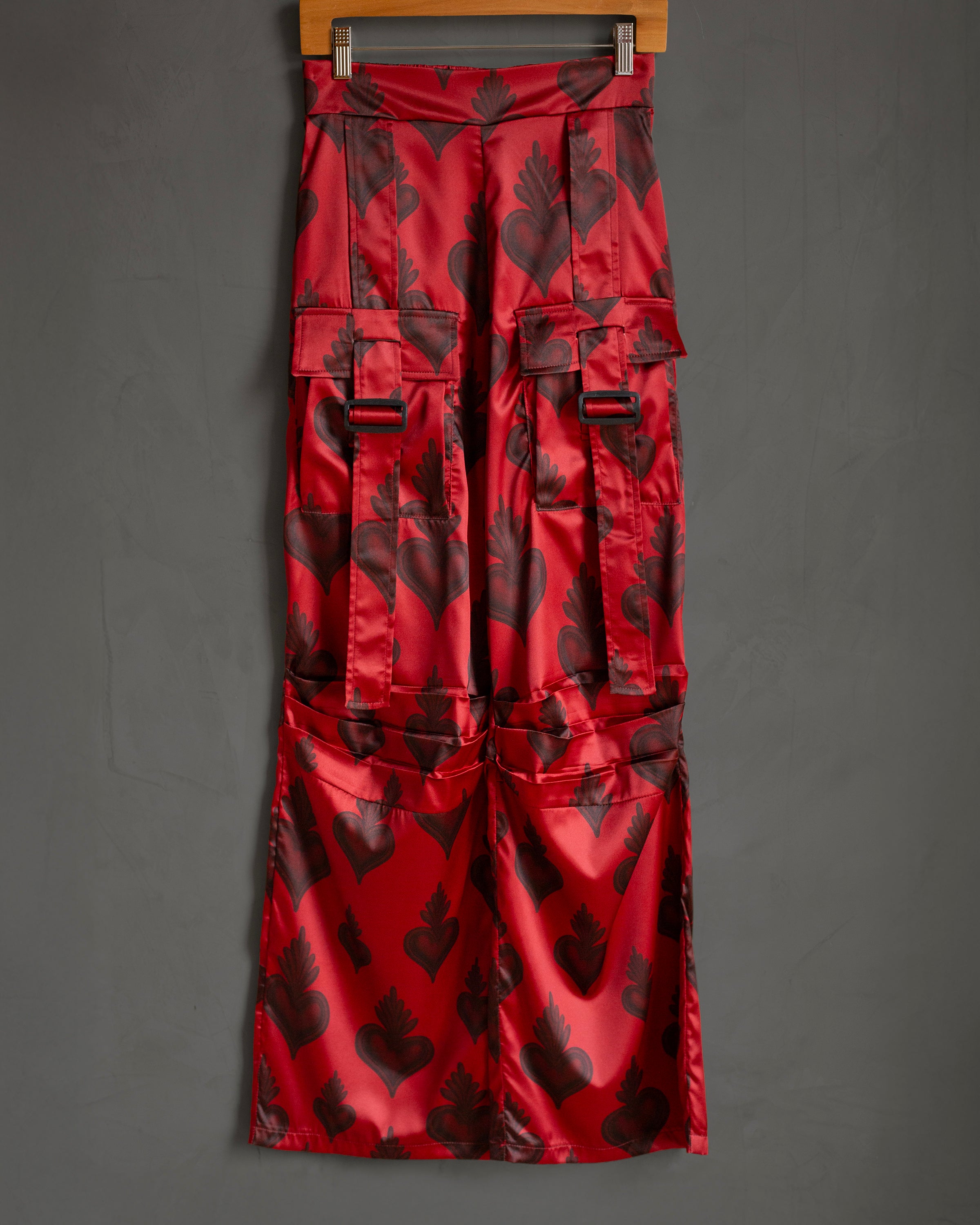 Cargo pants satin rojo corazones