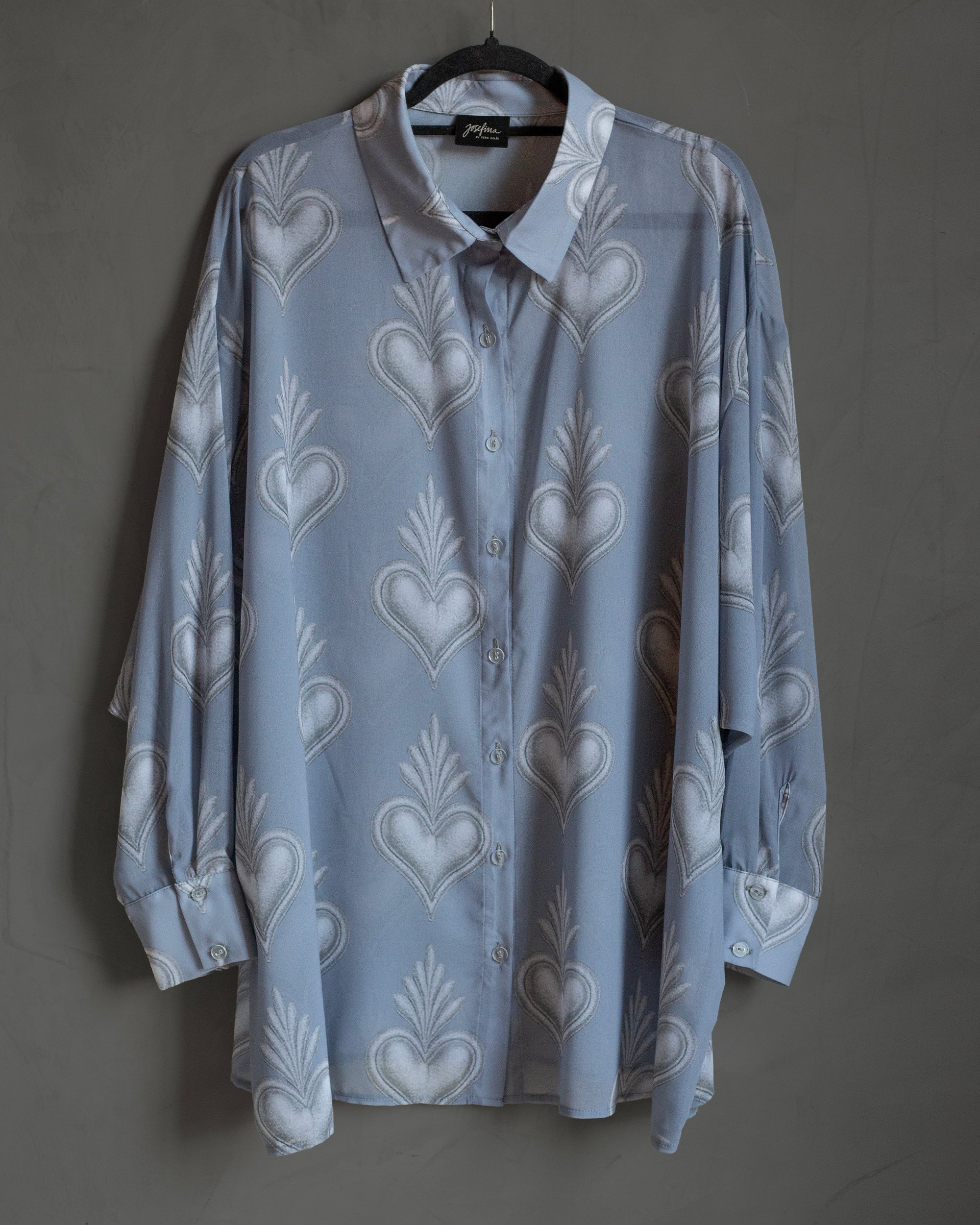 Camisera de chiffon gris corazones