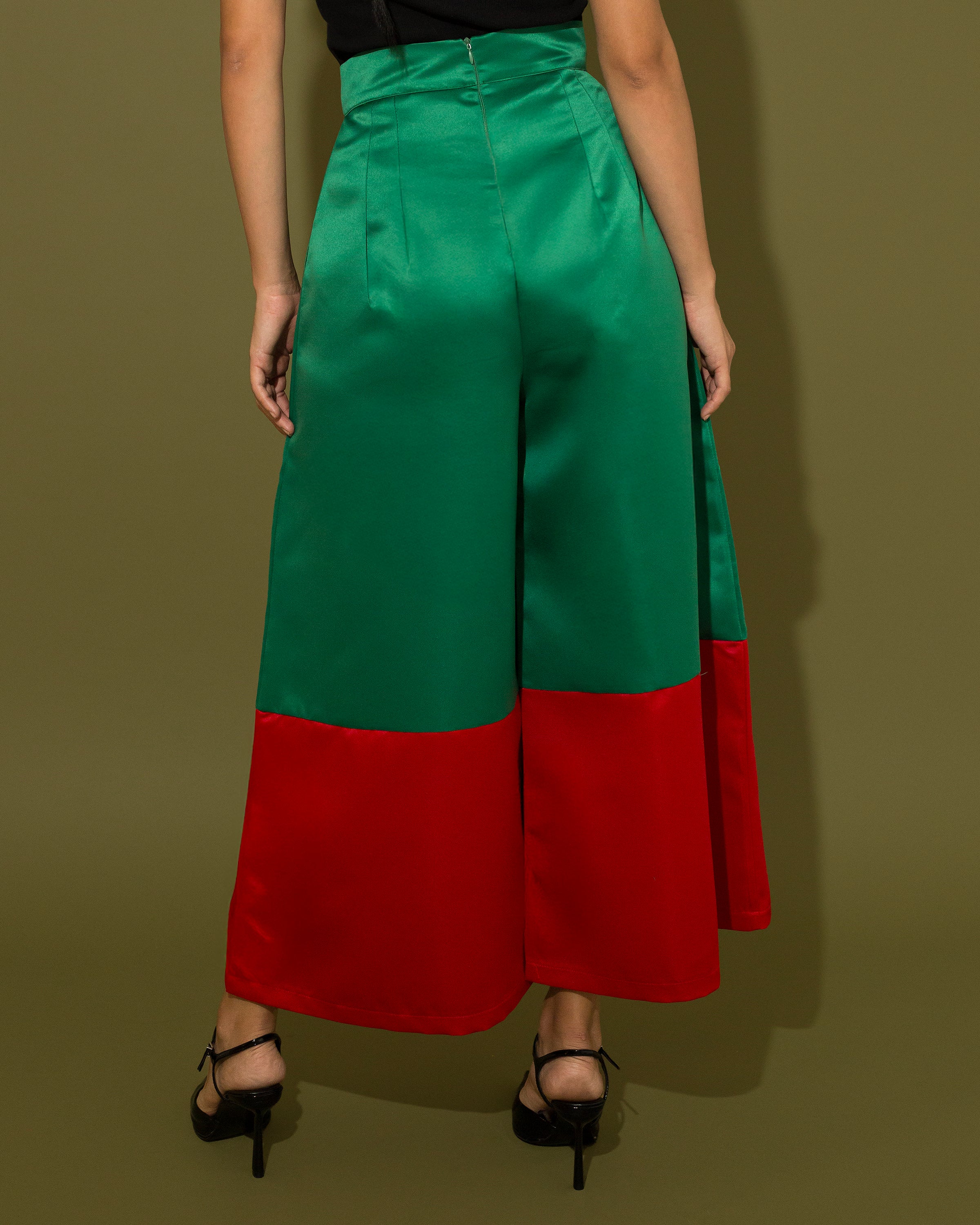 Pantalón en paneles, verde y rojo