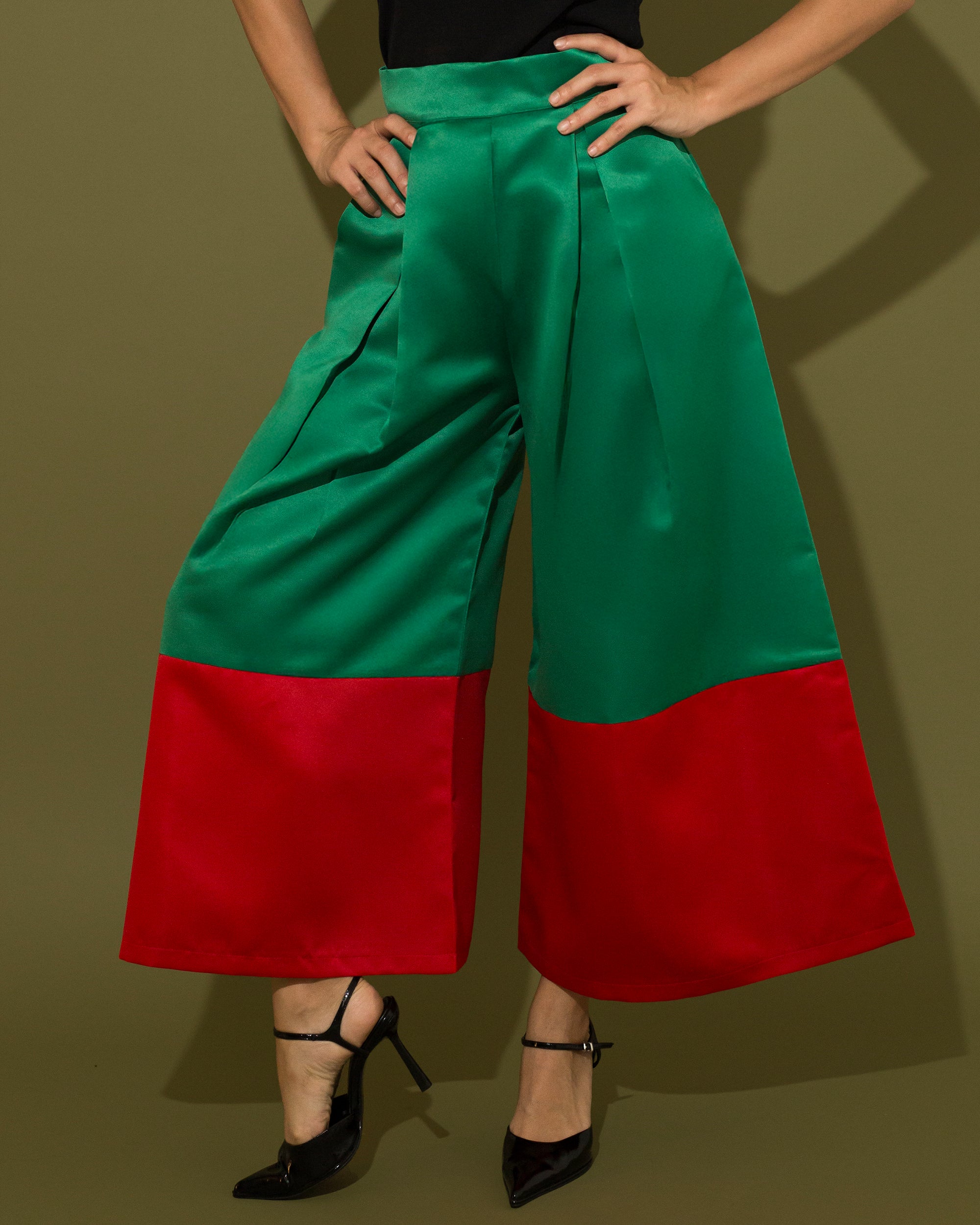 Pantalón en paneles, verde y rojo