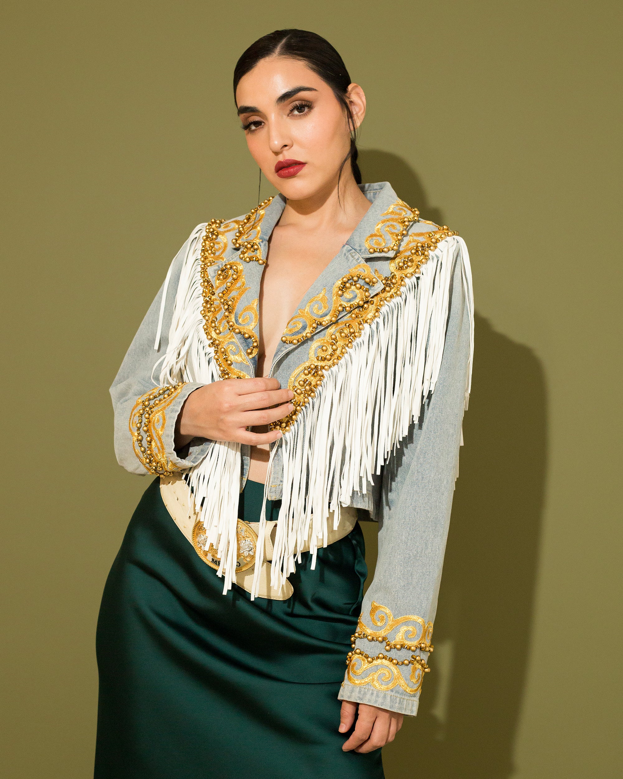 Denim jacket con flecos y grecas