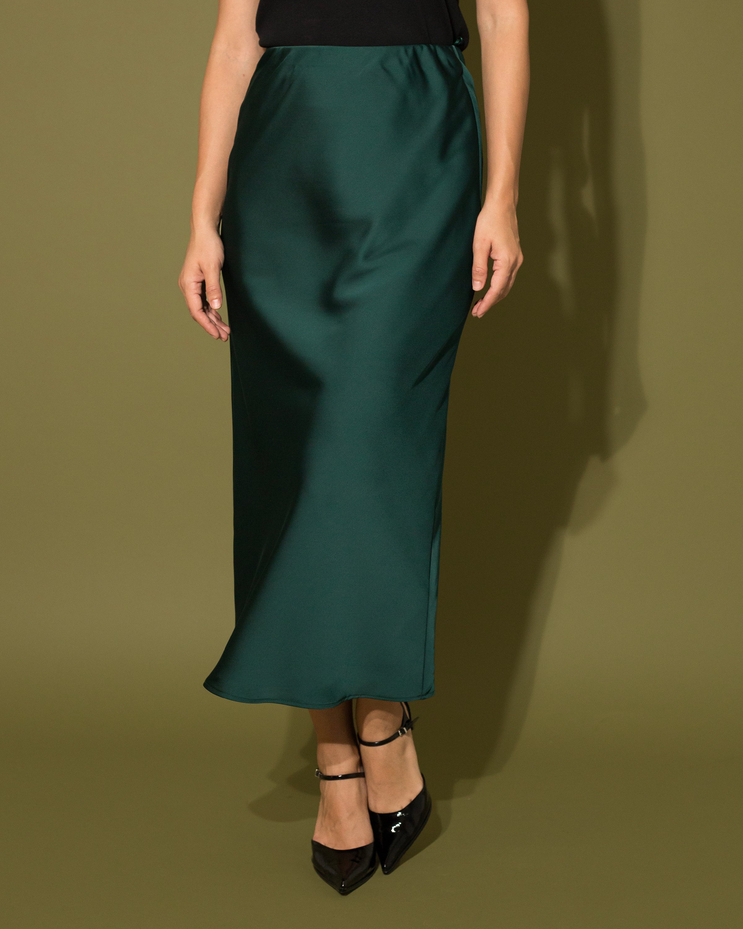 Falda satinada verde