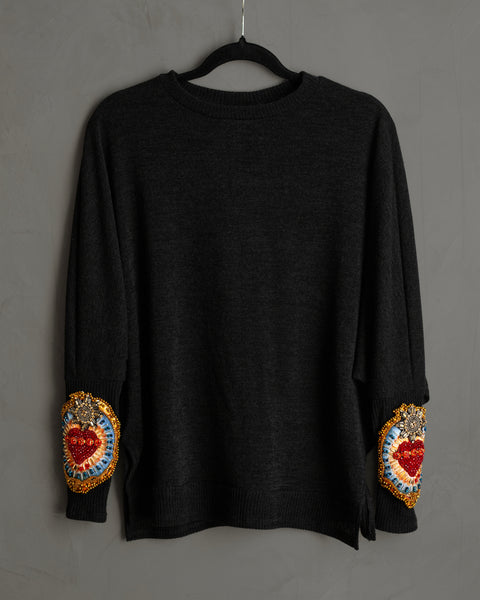 Knitted top negro con sagrados corazones