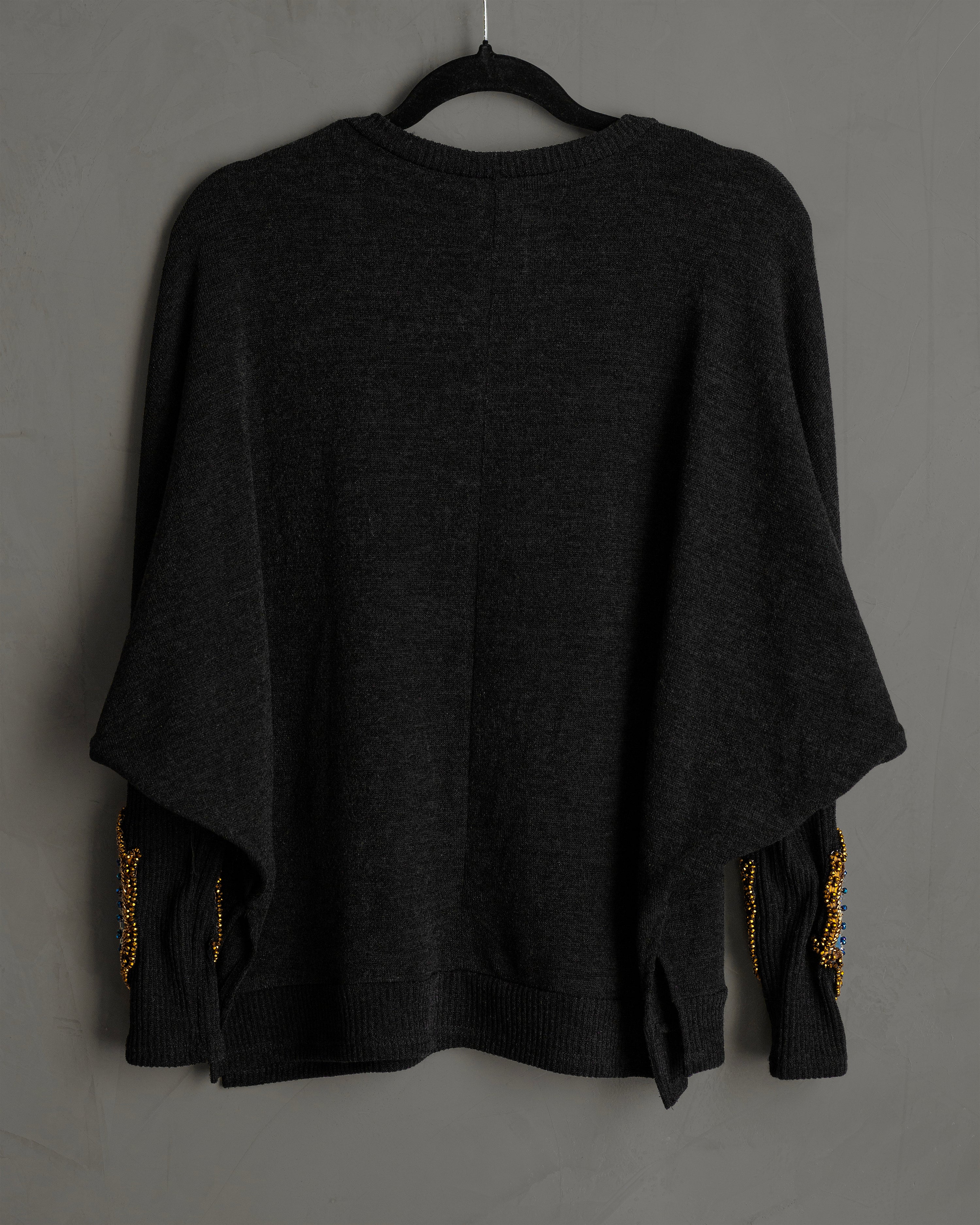 Knitted top negro con sagrados corazones