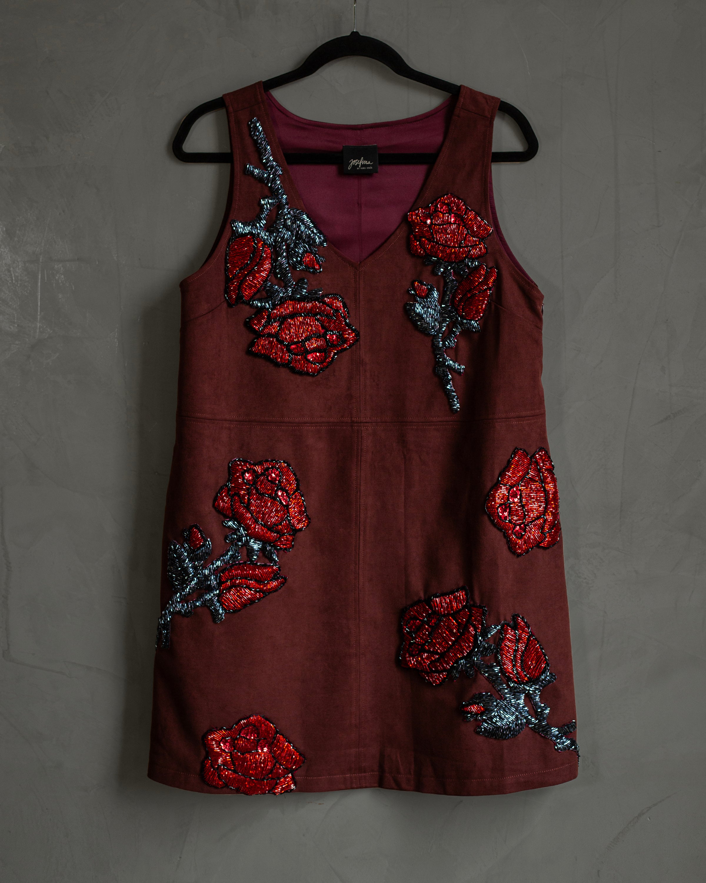 Vestido de gamuza con rosas