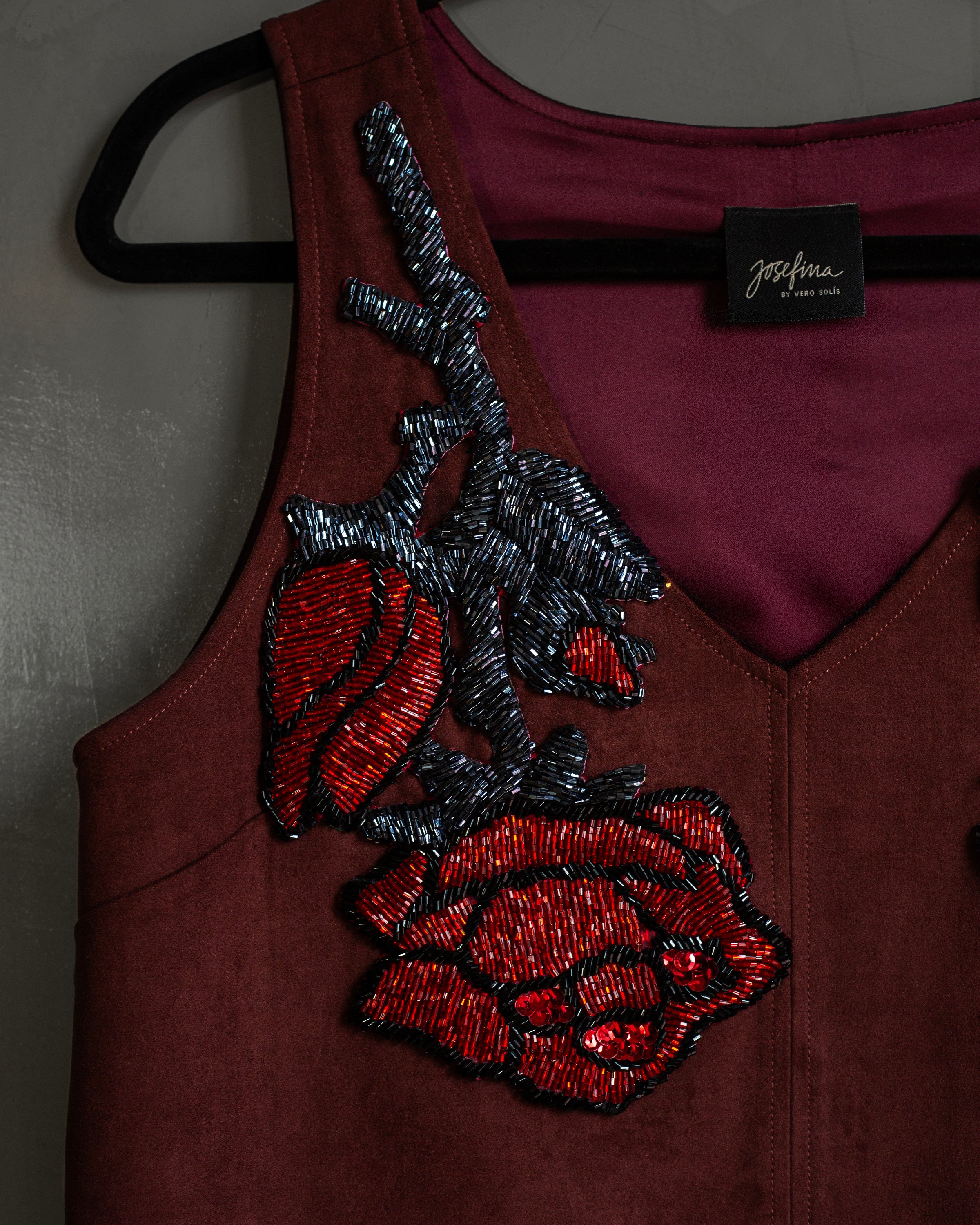 Vestido de gamuza con rosas
