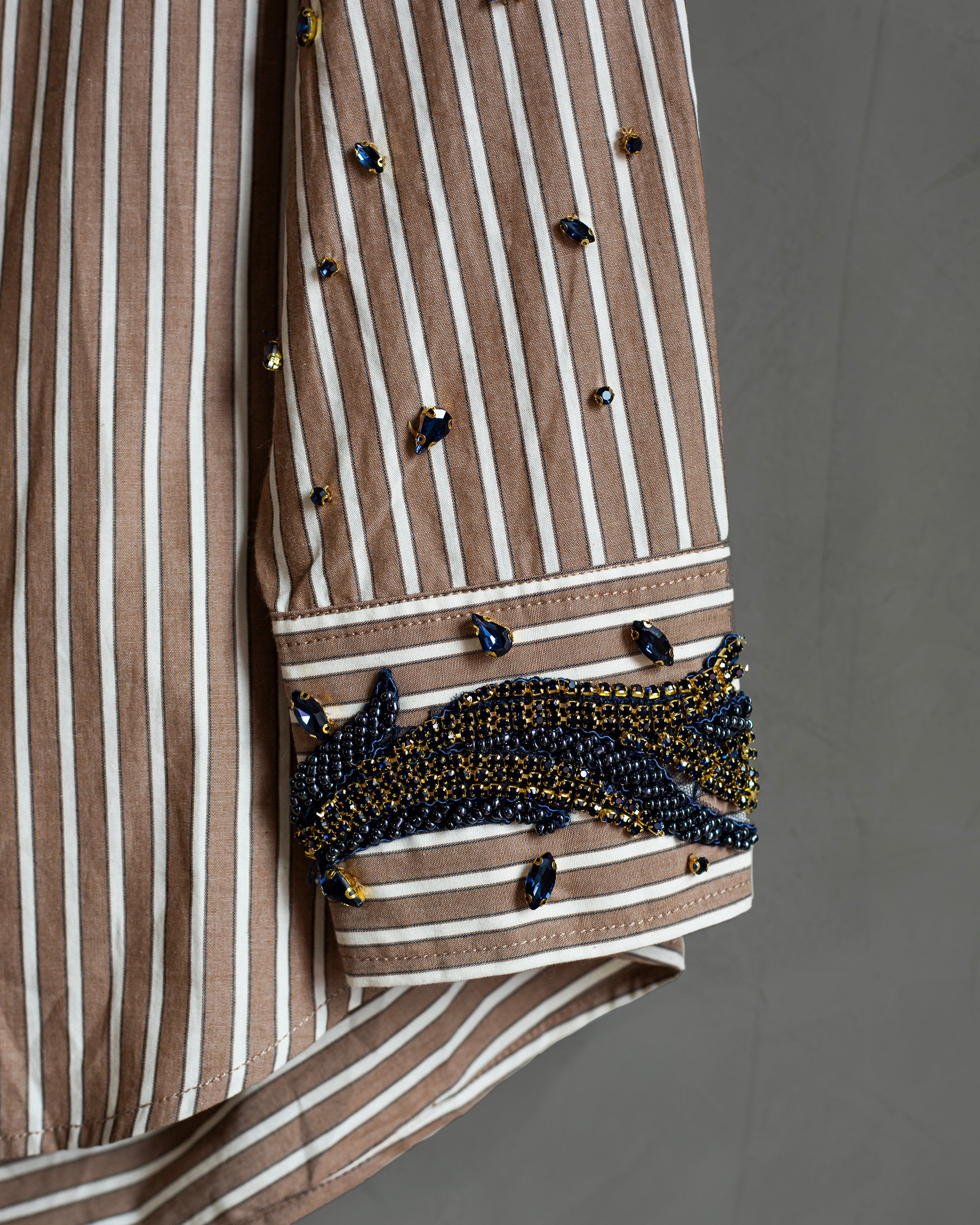 Camisera khaki rayas con aplicaciones