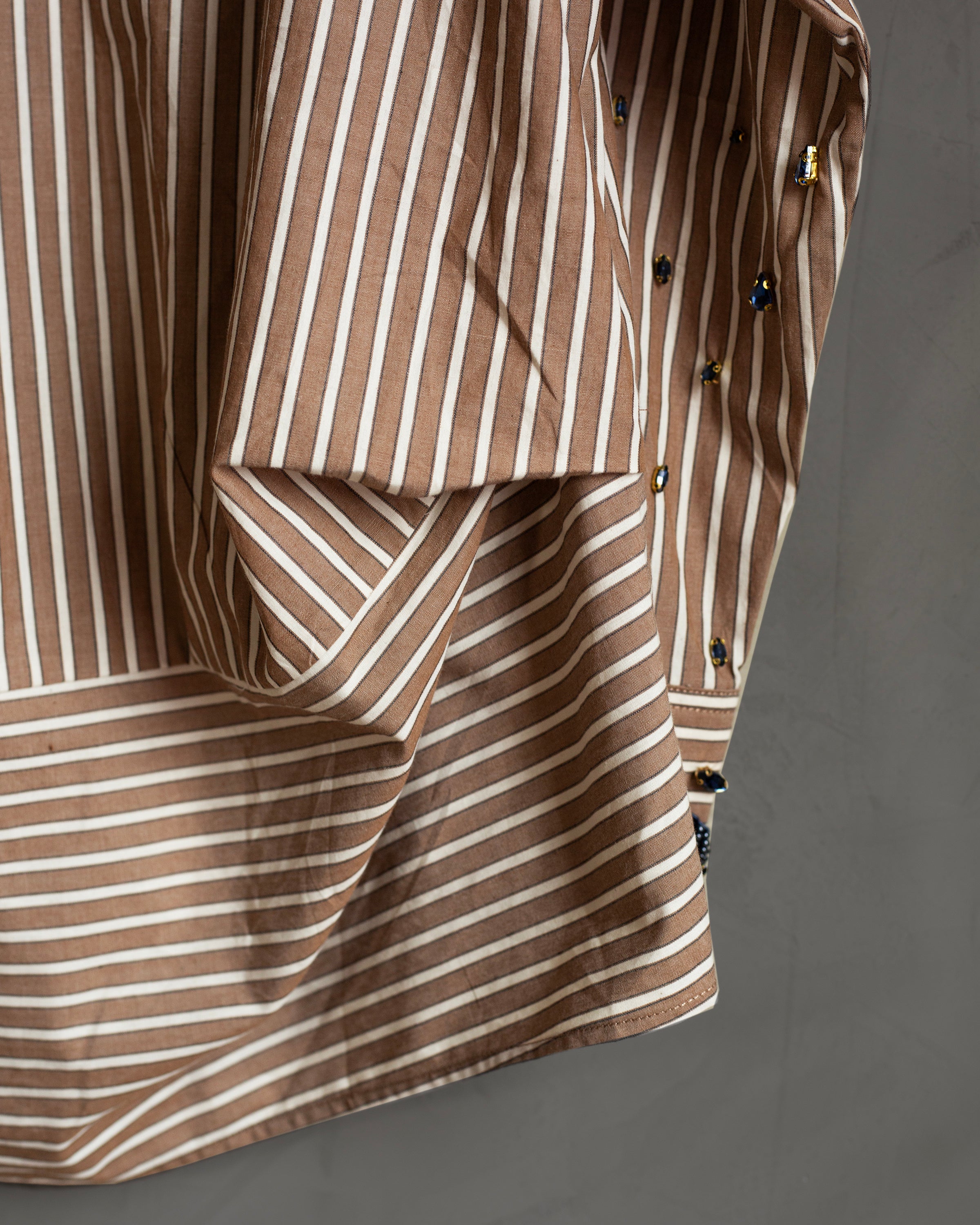 Camisera khaki rayas con aplicaciones