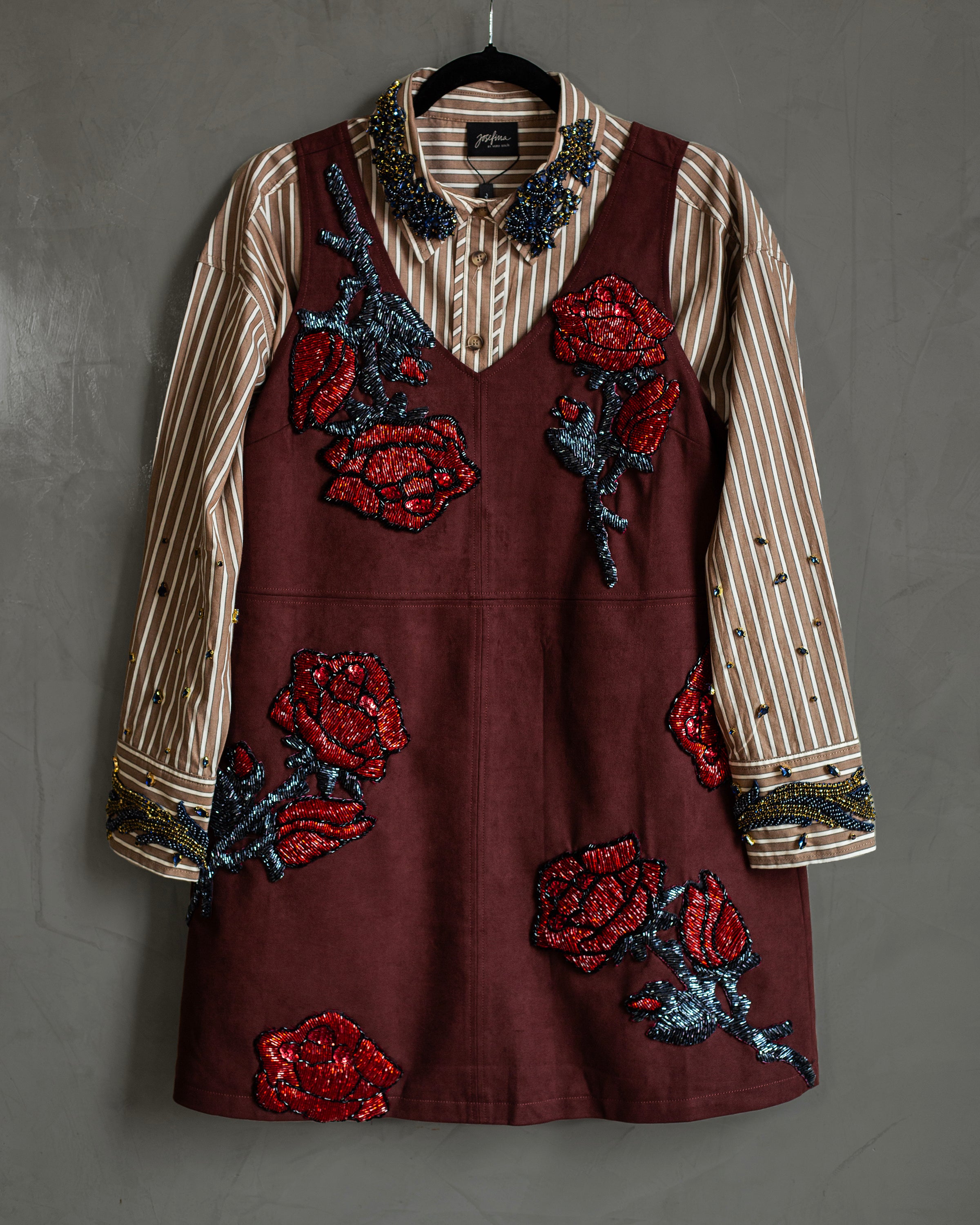 Vestido de gamuza con rosas
