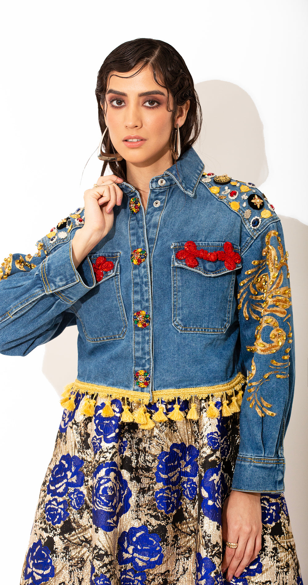 DENIM JACKET CORAZÓN TRICOLOR CON BORLAS