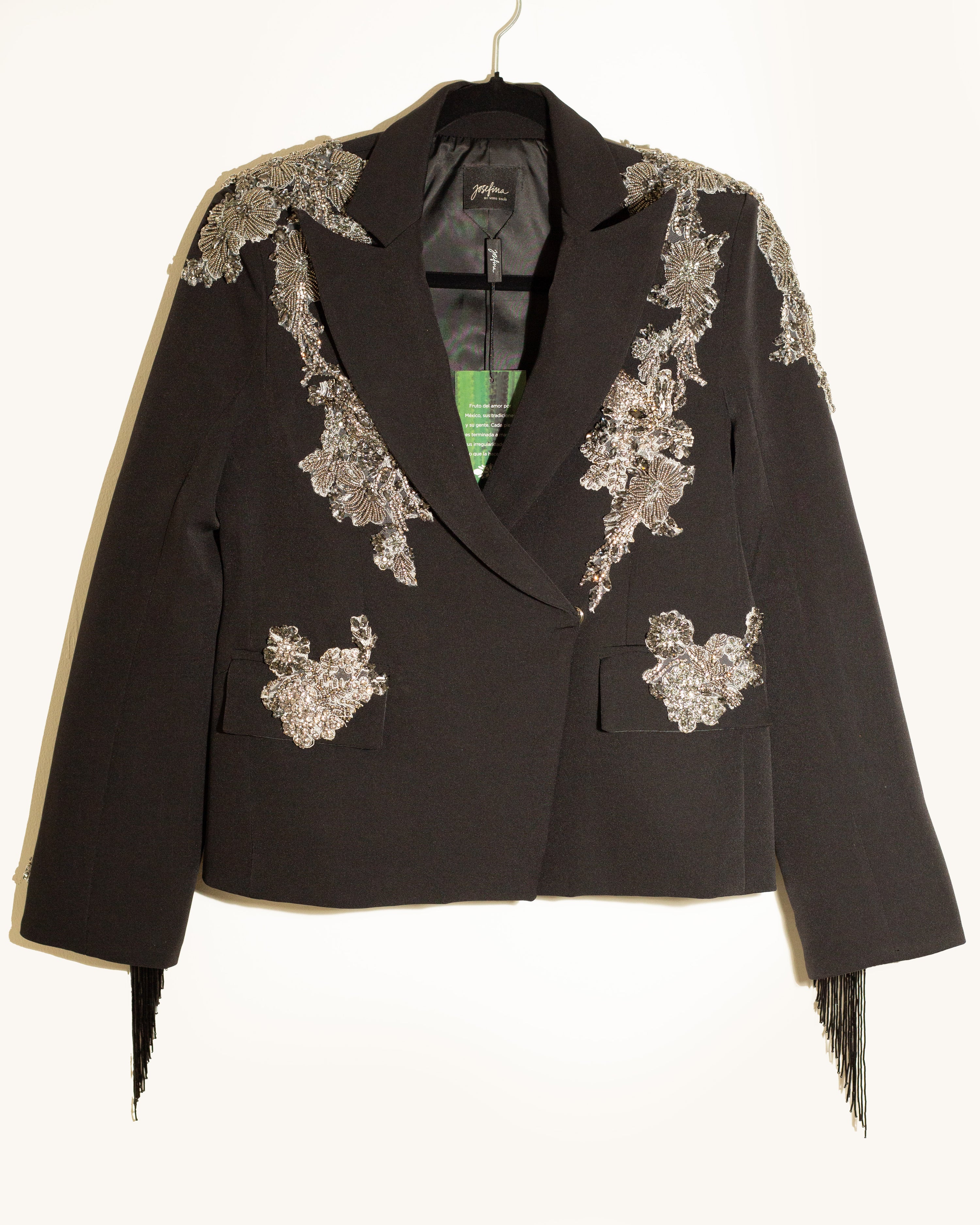 Blazer negro con flecos