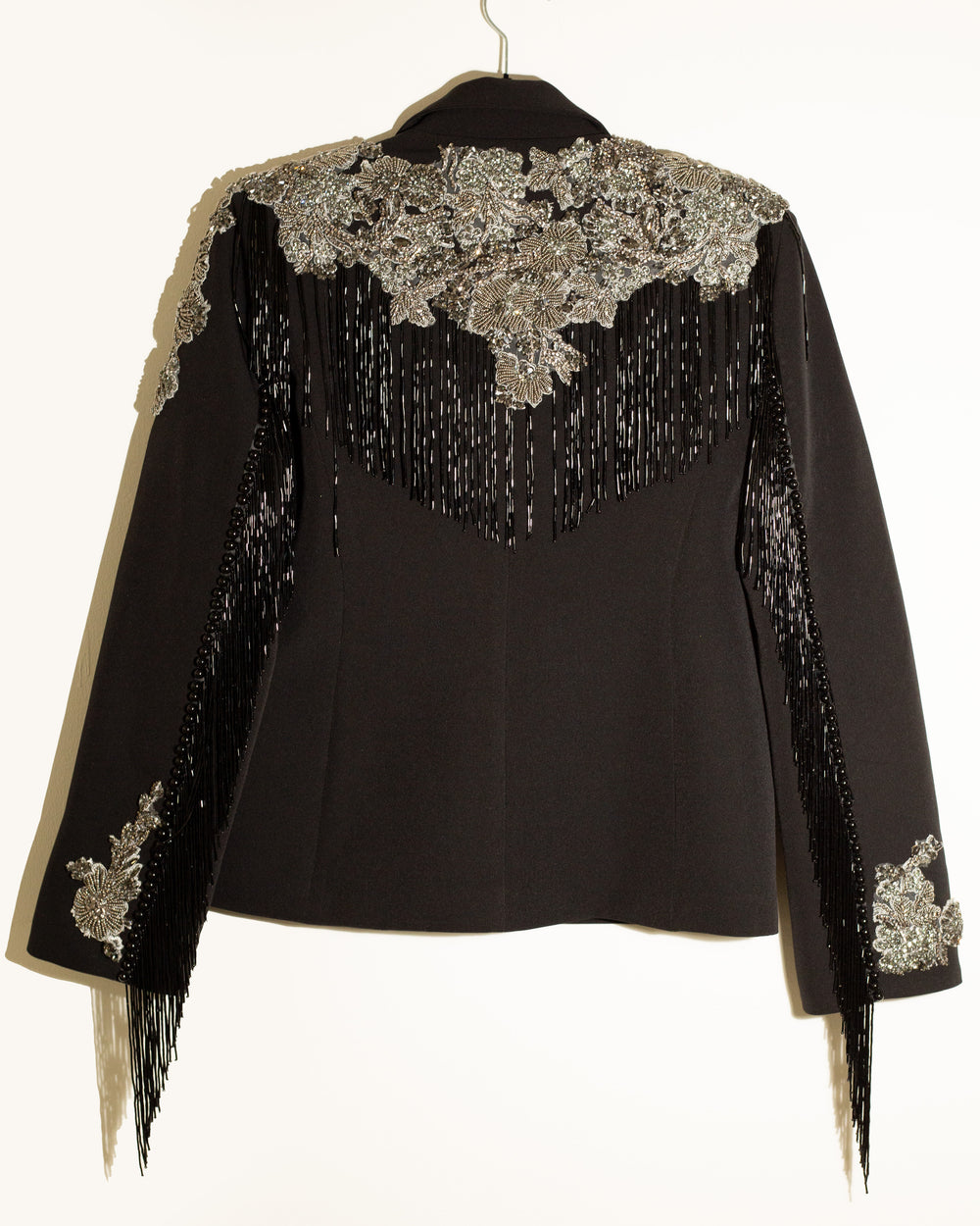 Blazer negro con flecos