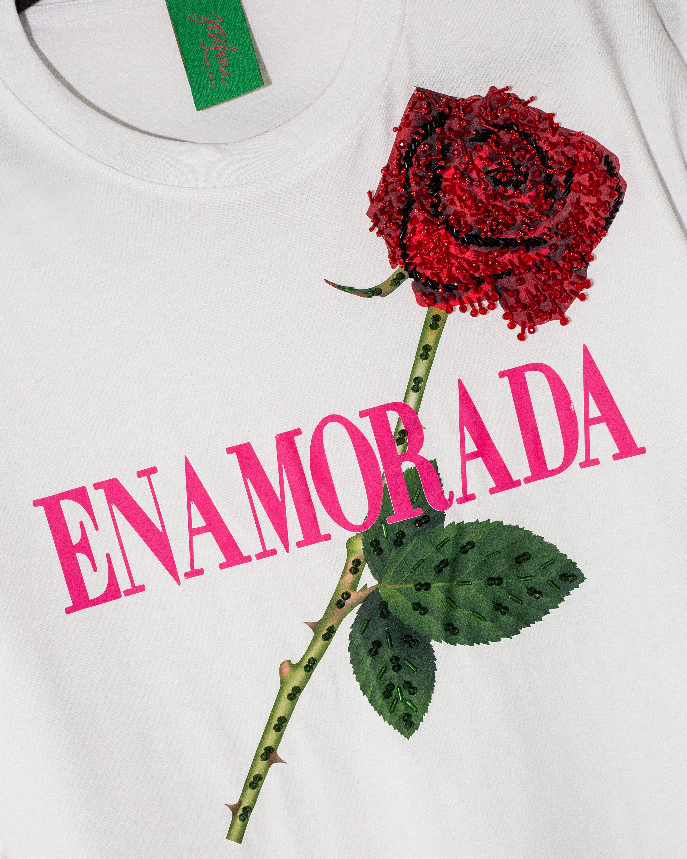 T shirt blanca Enamorada con rosa