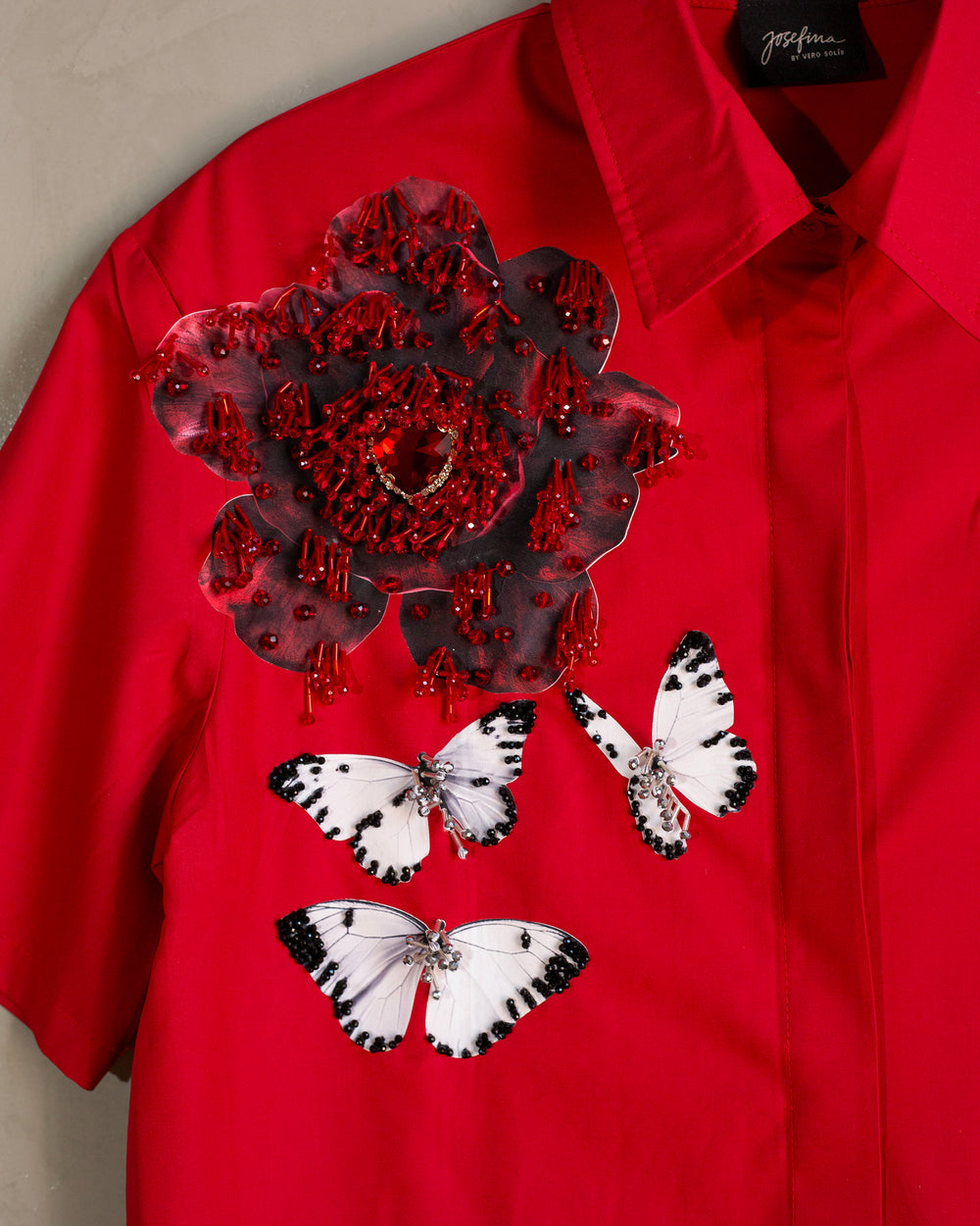 Camisera roja Flor + mariposas