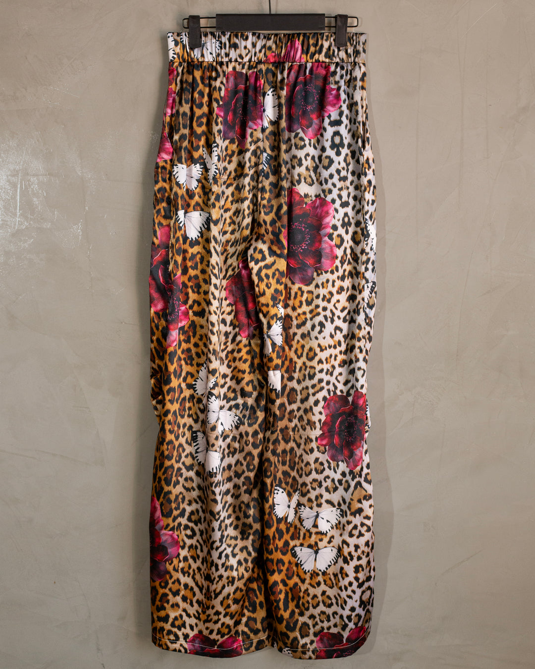 Pantalón cargo satinado animal print + rosas