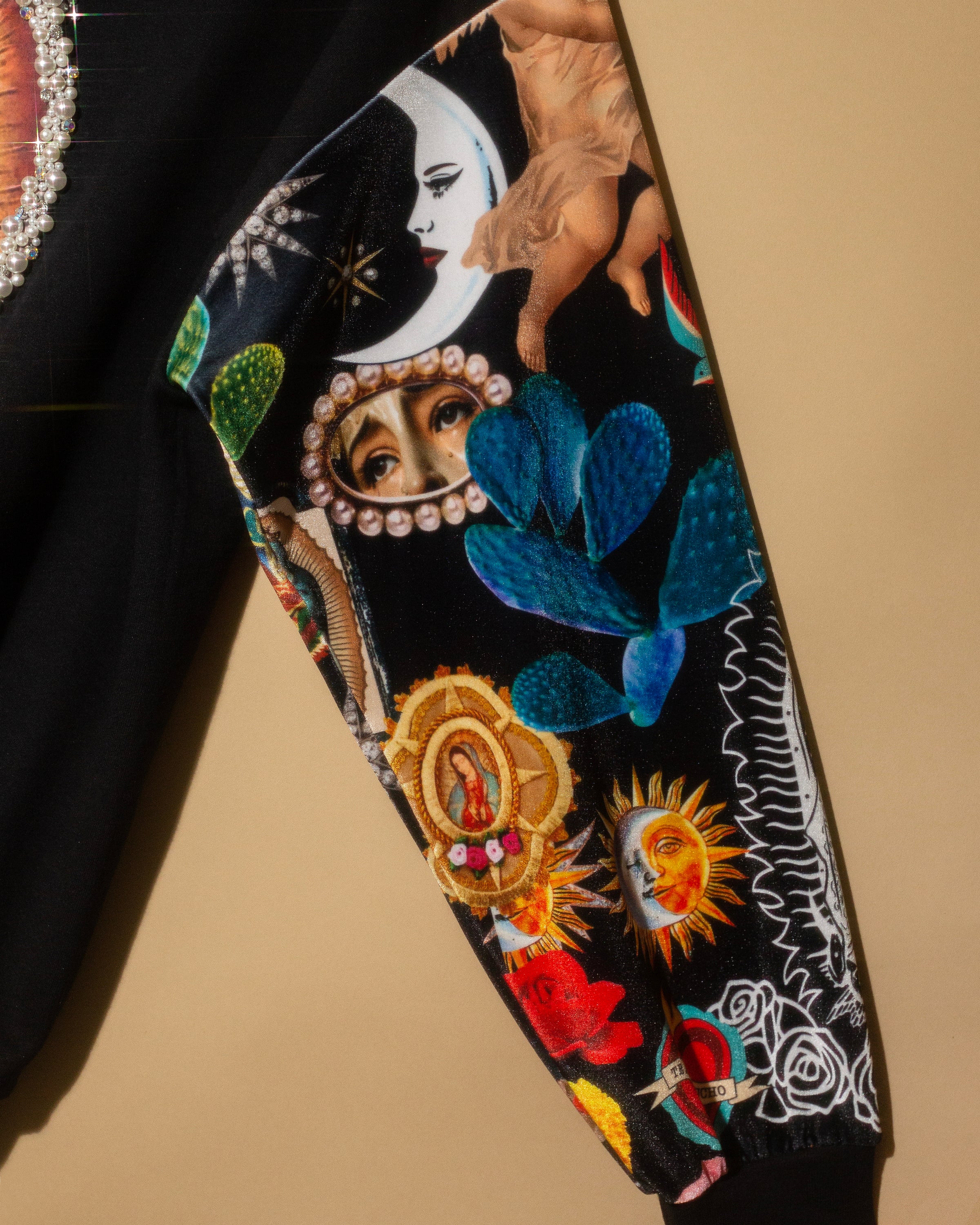 Sweatshirt negra Virgen