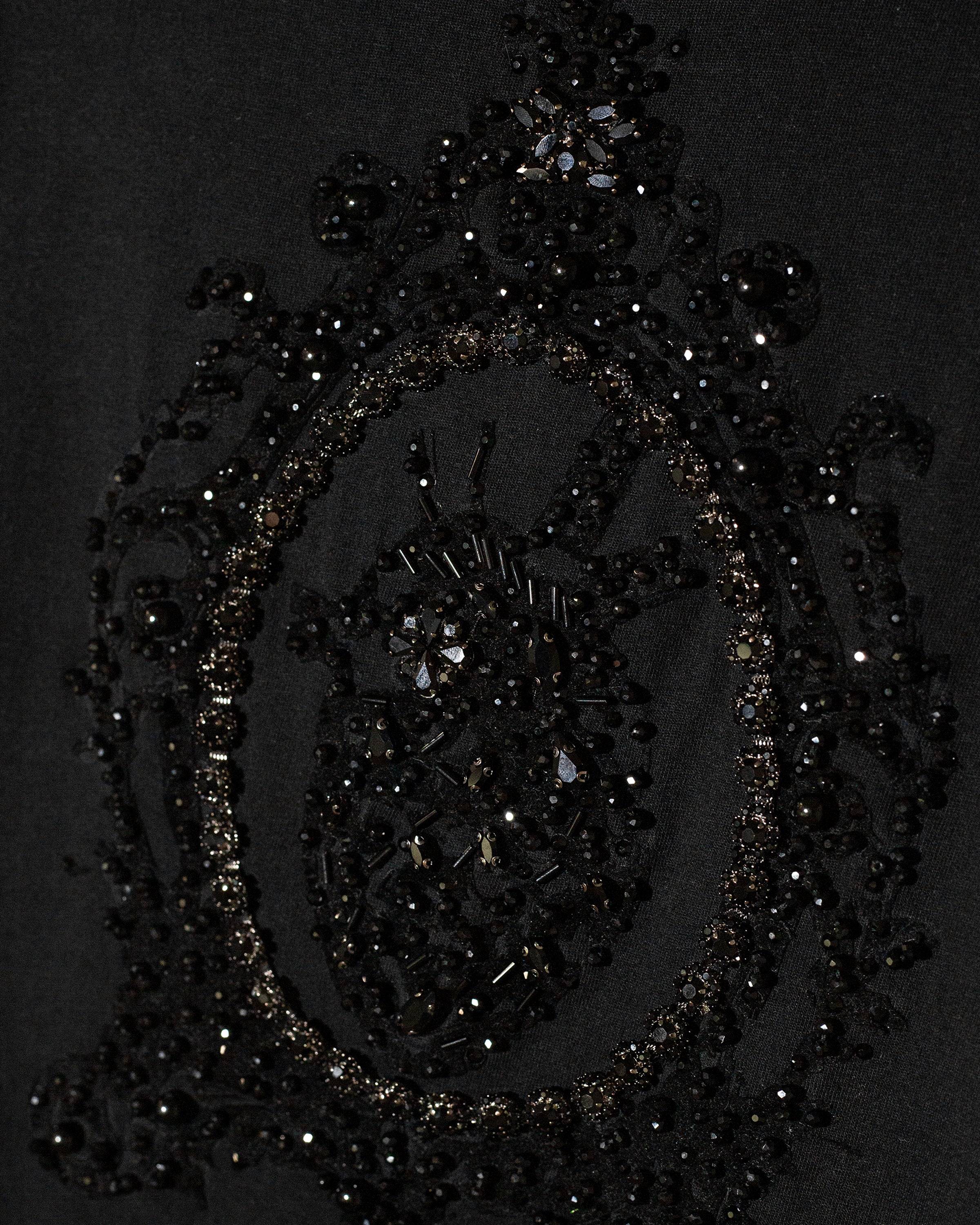 Black t shirt Medallón con cristales