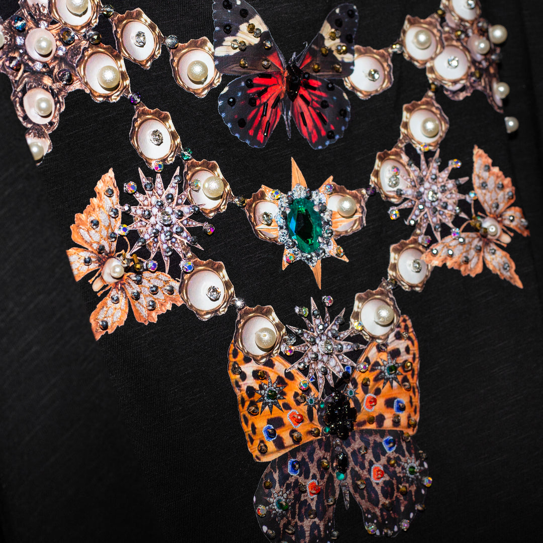 T shirt negra collar mariposas