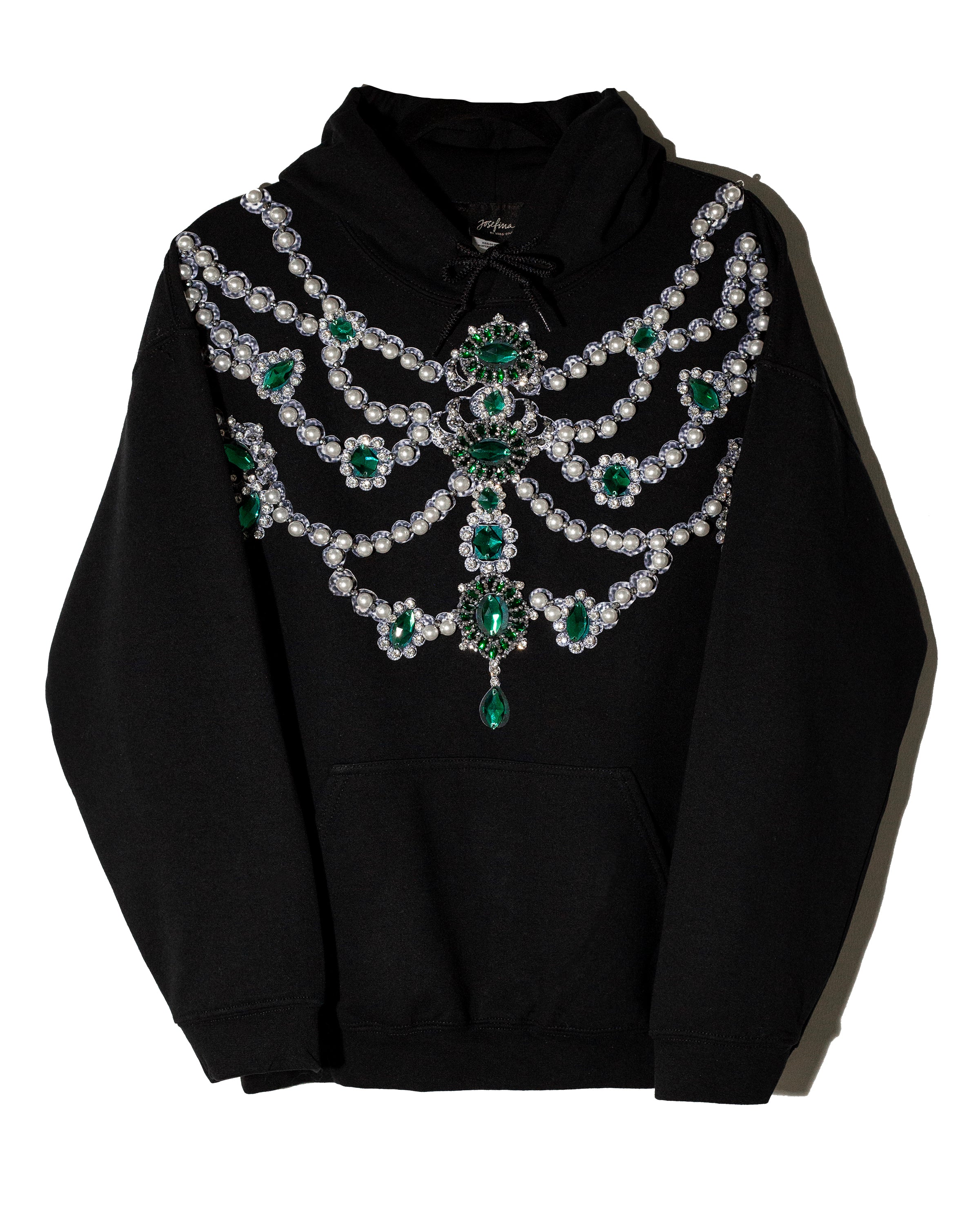 Hoodie negra con collar bordado