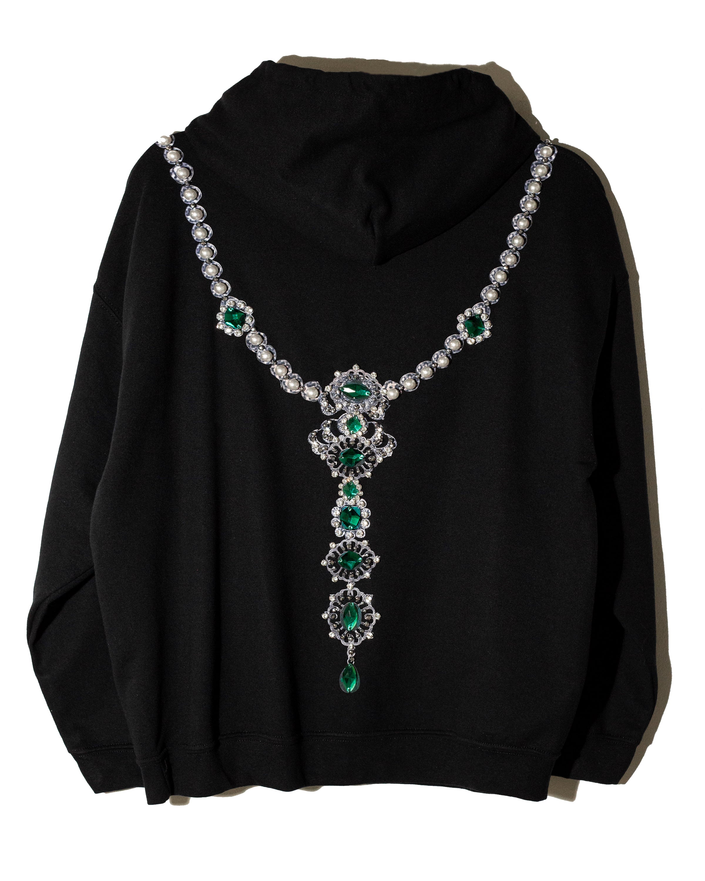 Hoodie negra con collar bordado