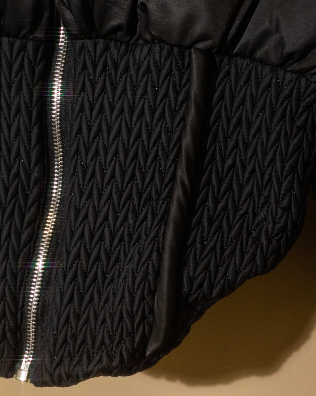 Puffer jacket/corset negra con cristales